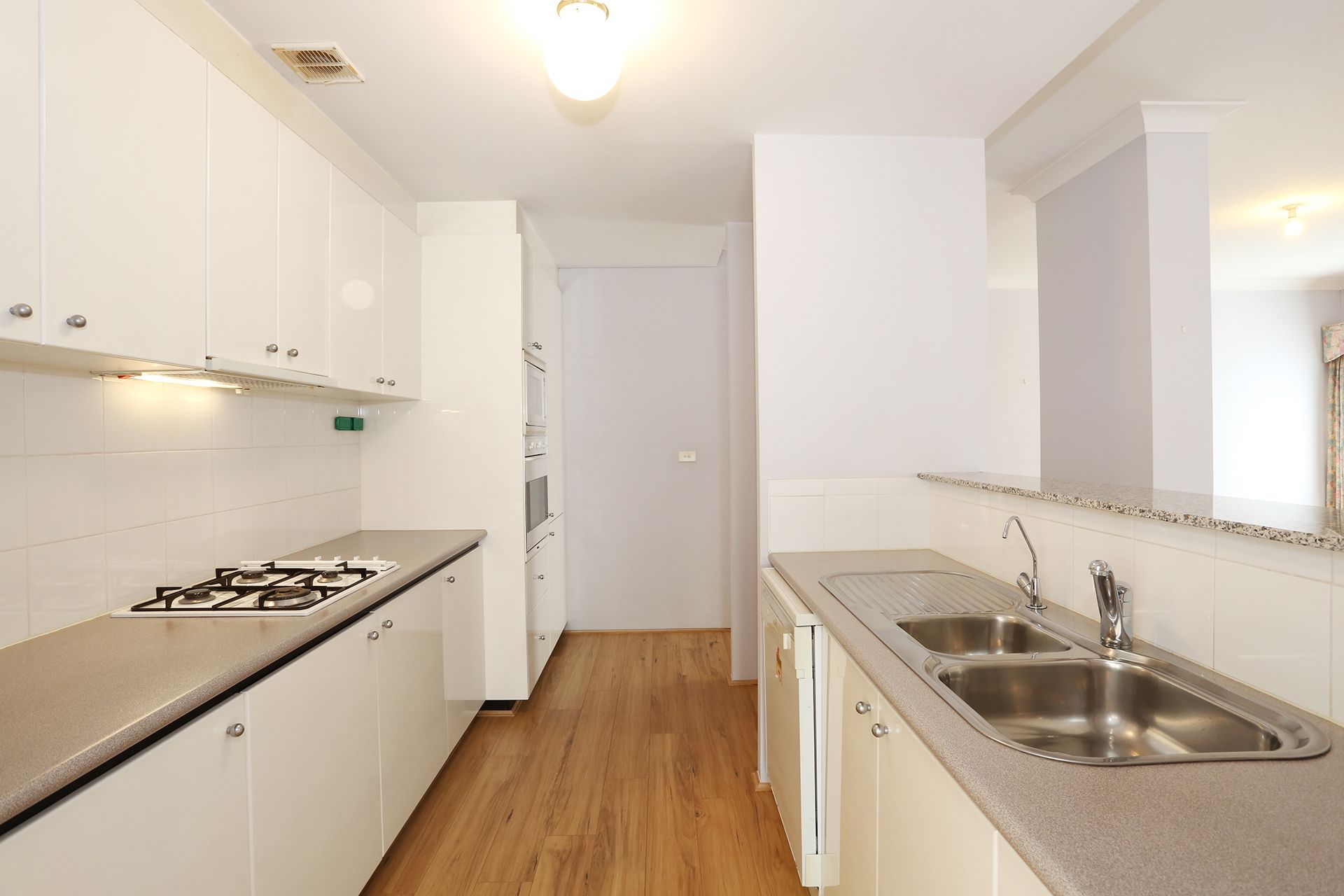 103/38 Victoria Street — photo 3 of 7