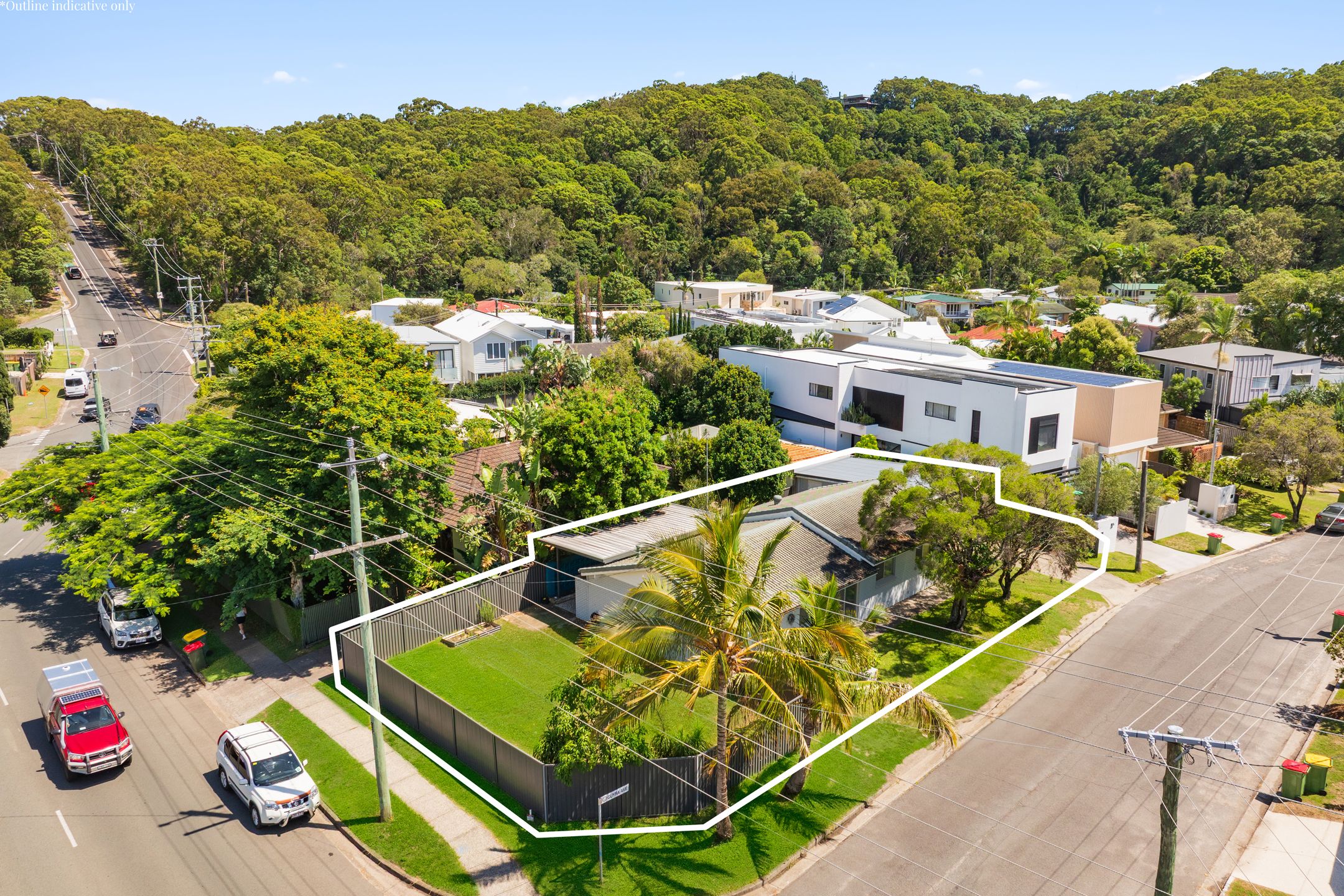 2 Guyra Avenue, Burleigh Heads QLD 4220