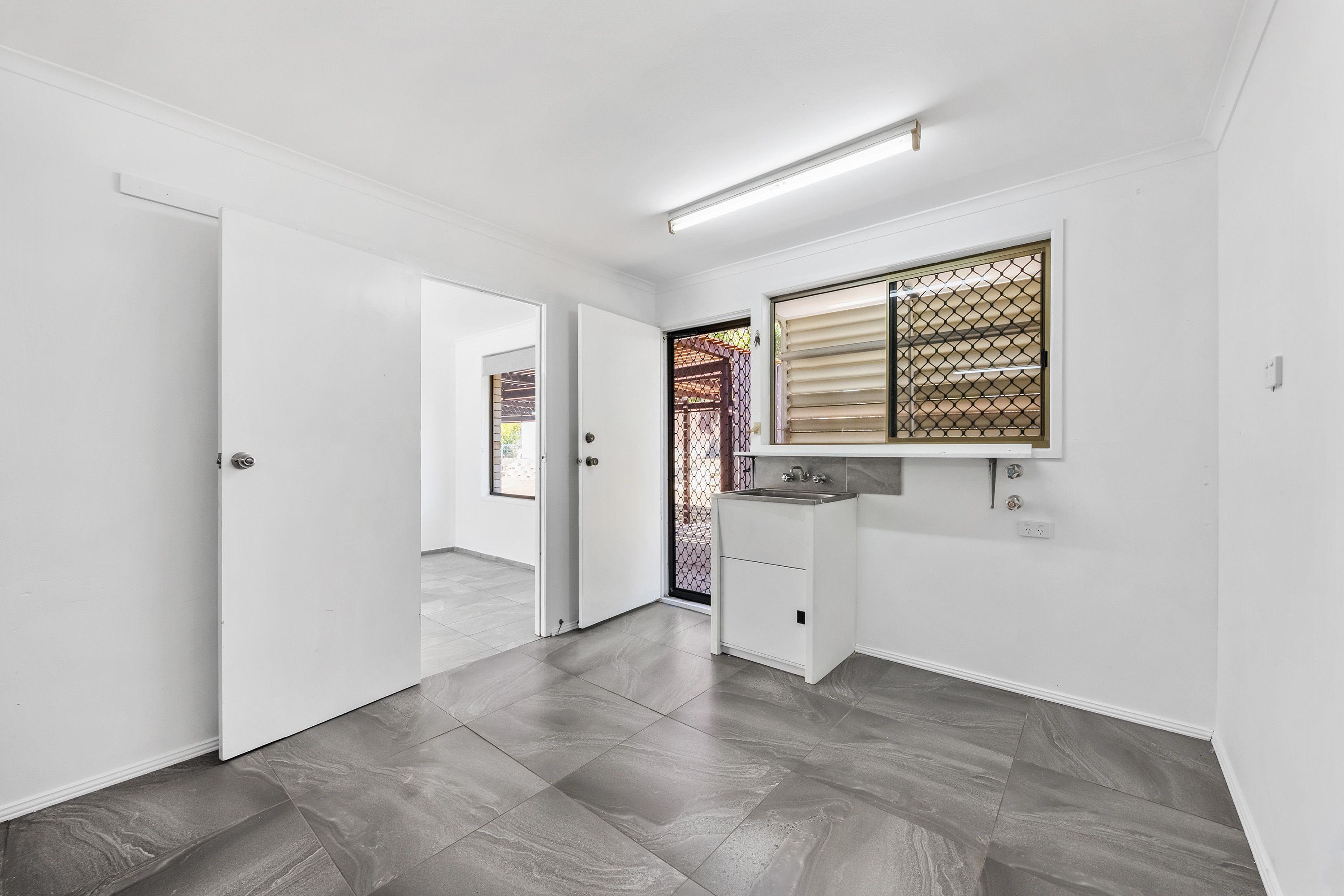6 Aramac Drive — photo 10 of 12