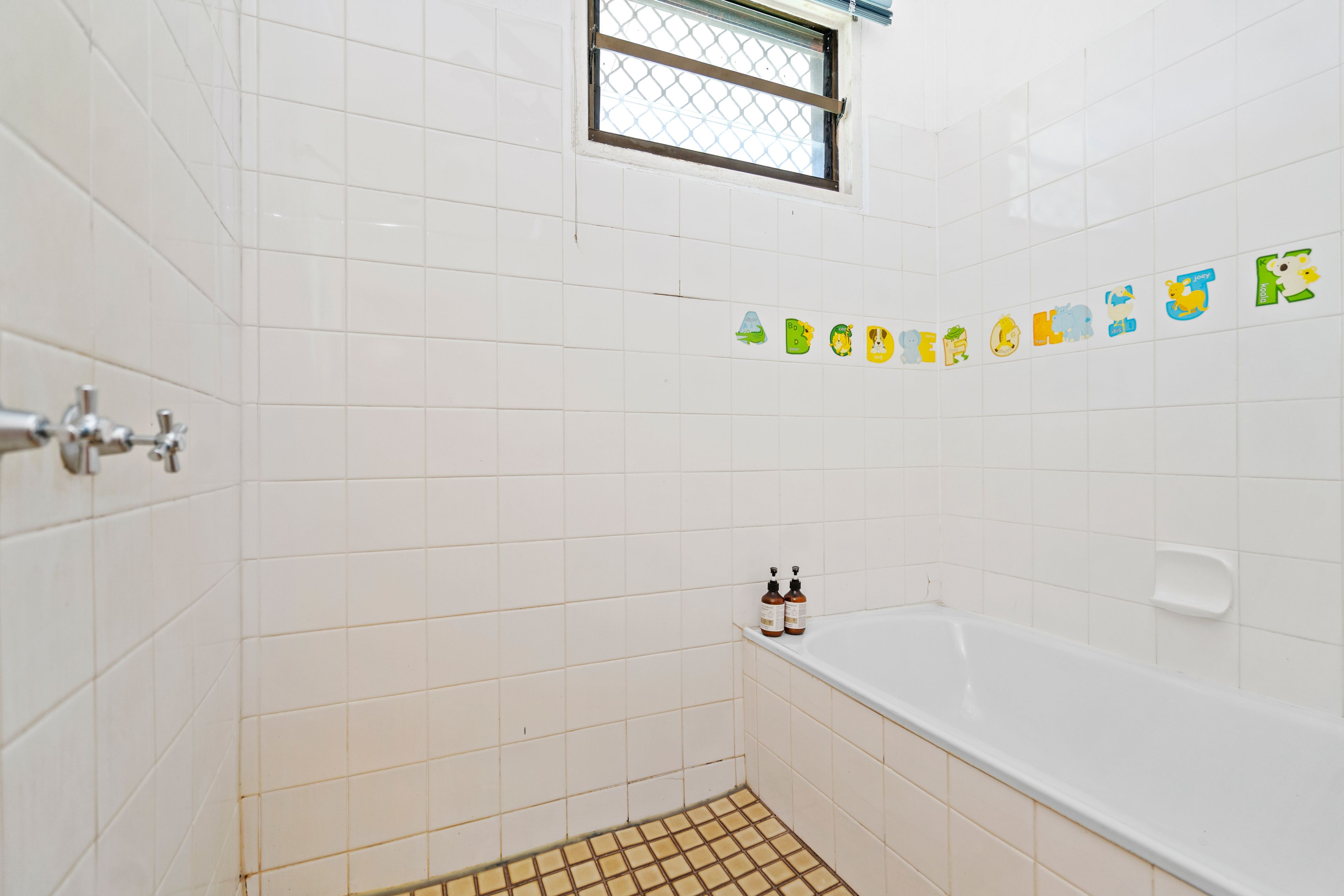 17 Tennison Crescent — photo 12 of 16