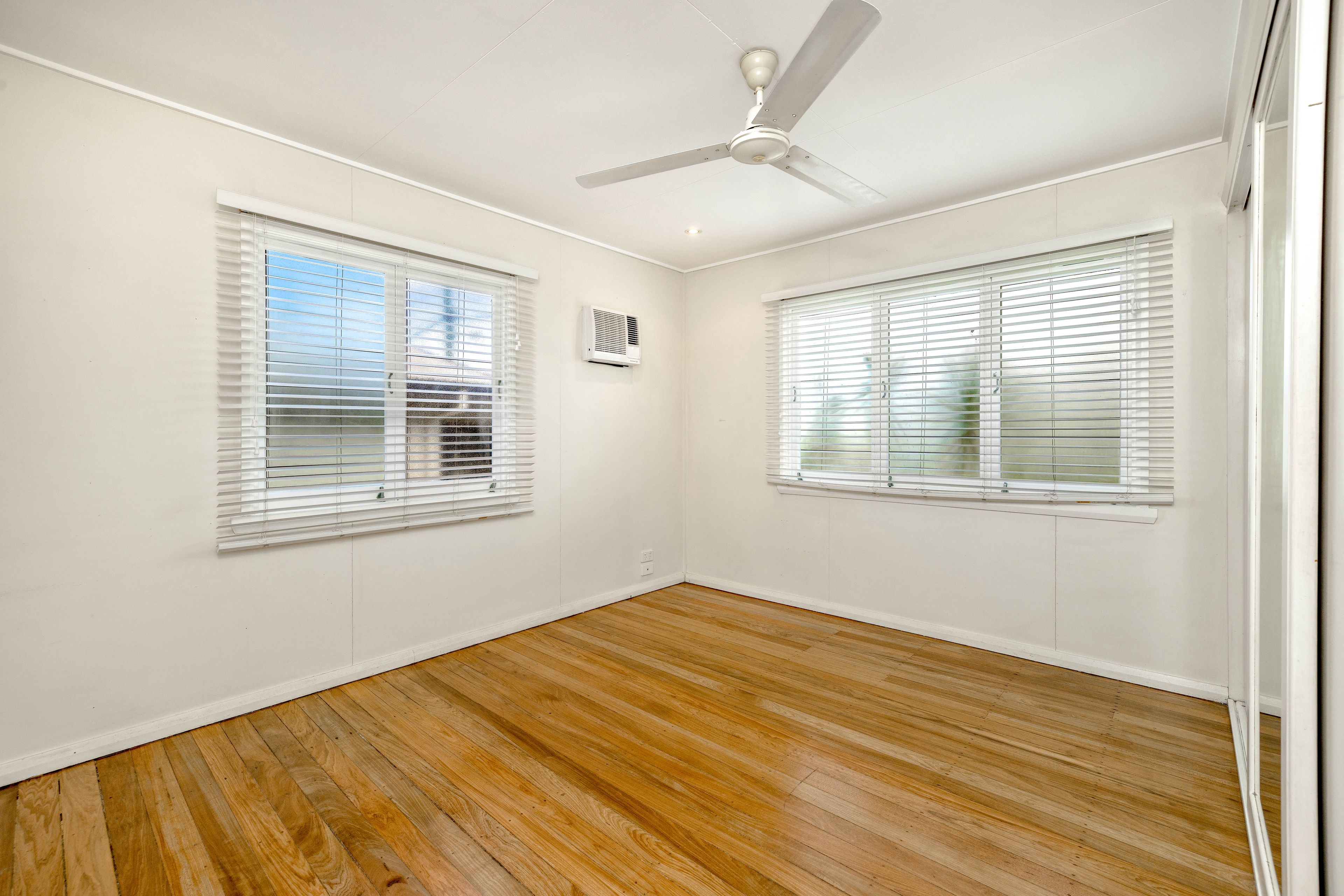 196 Greenslopes Street — photo 15 of 23