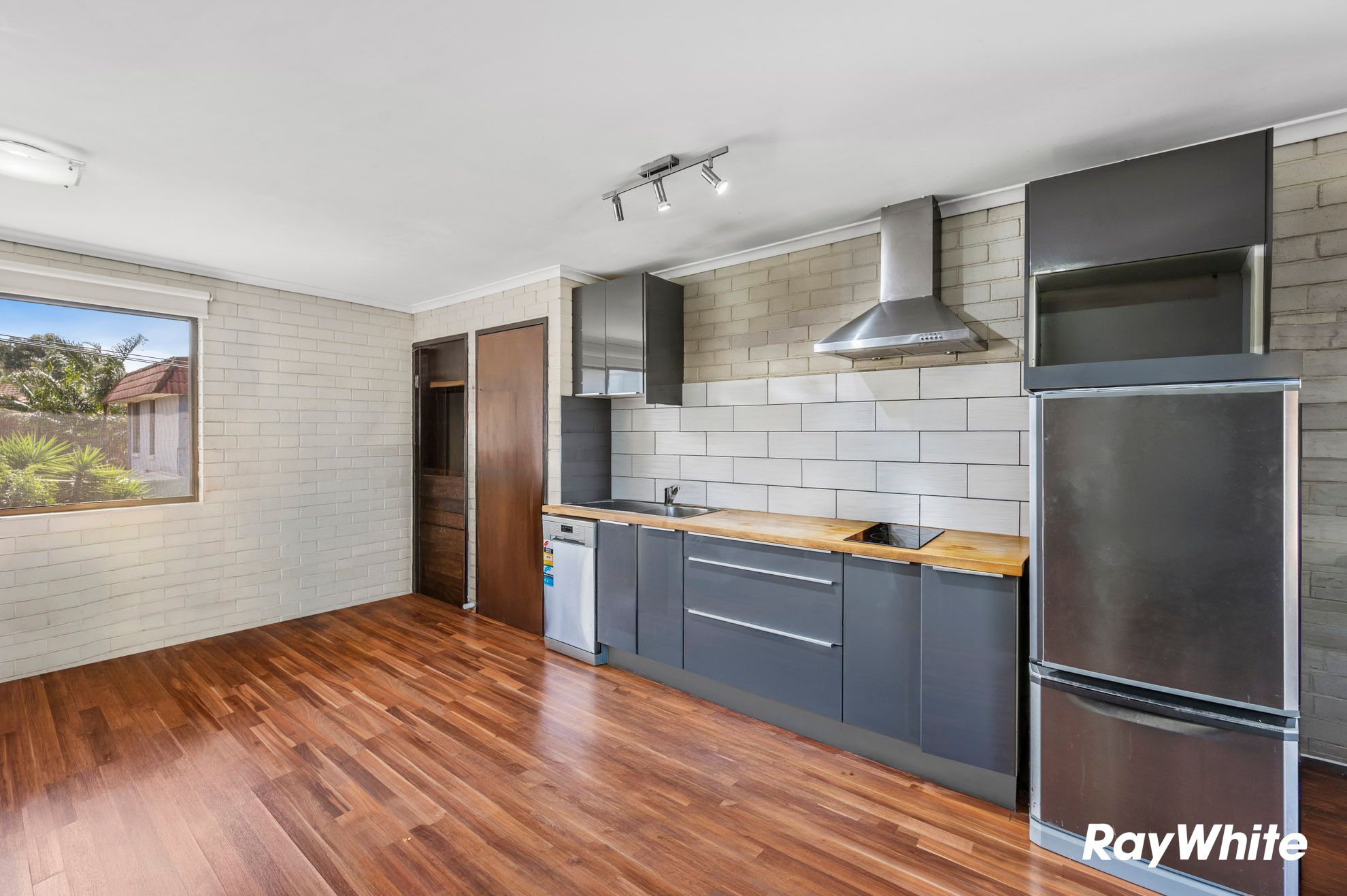 12-15/54 Beach Road — photo 4 of 26