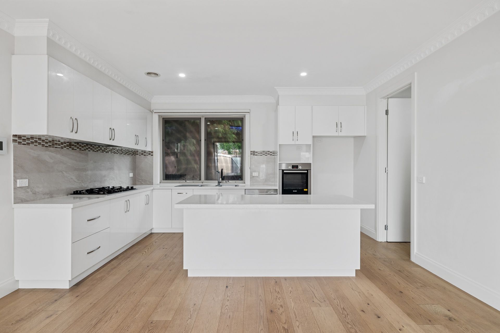 1/82 Bogong Avenue — photo 3 of 11