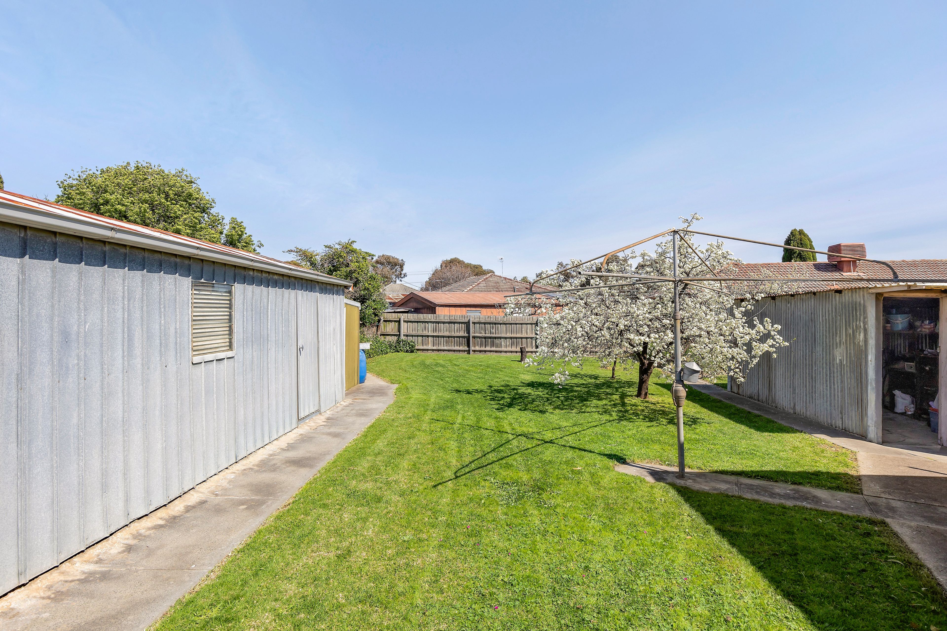 17 Somerlayton Crescent — photo 16 of 18