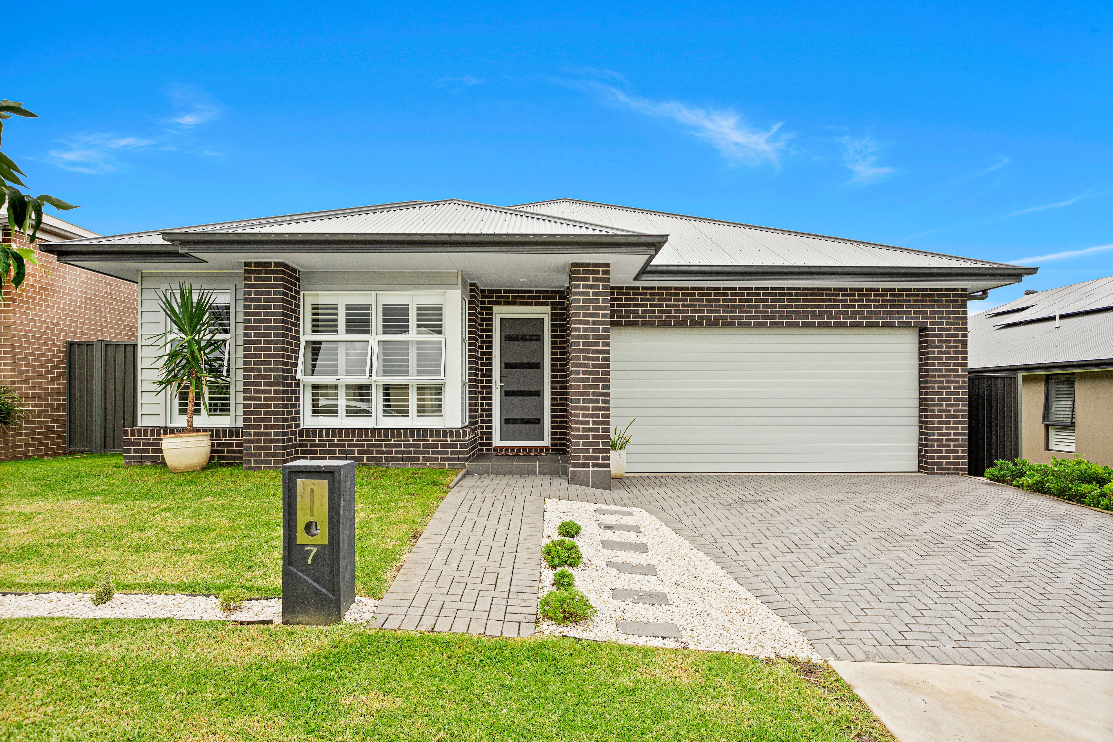 7 Meander Drive, Calderwood NSW 2527