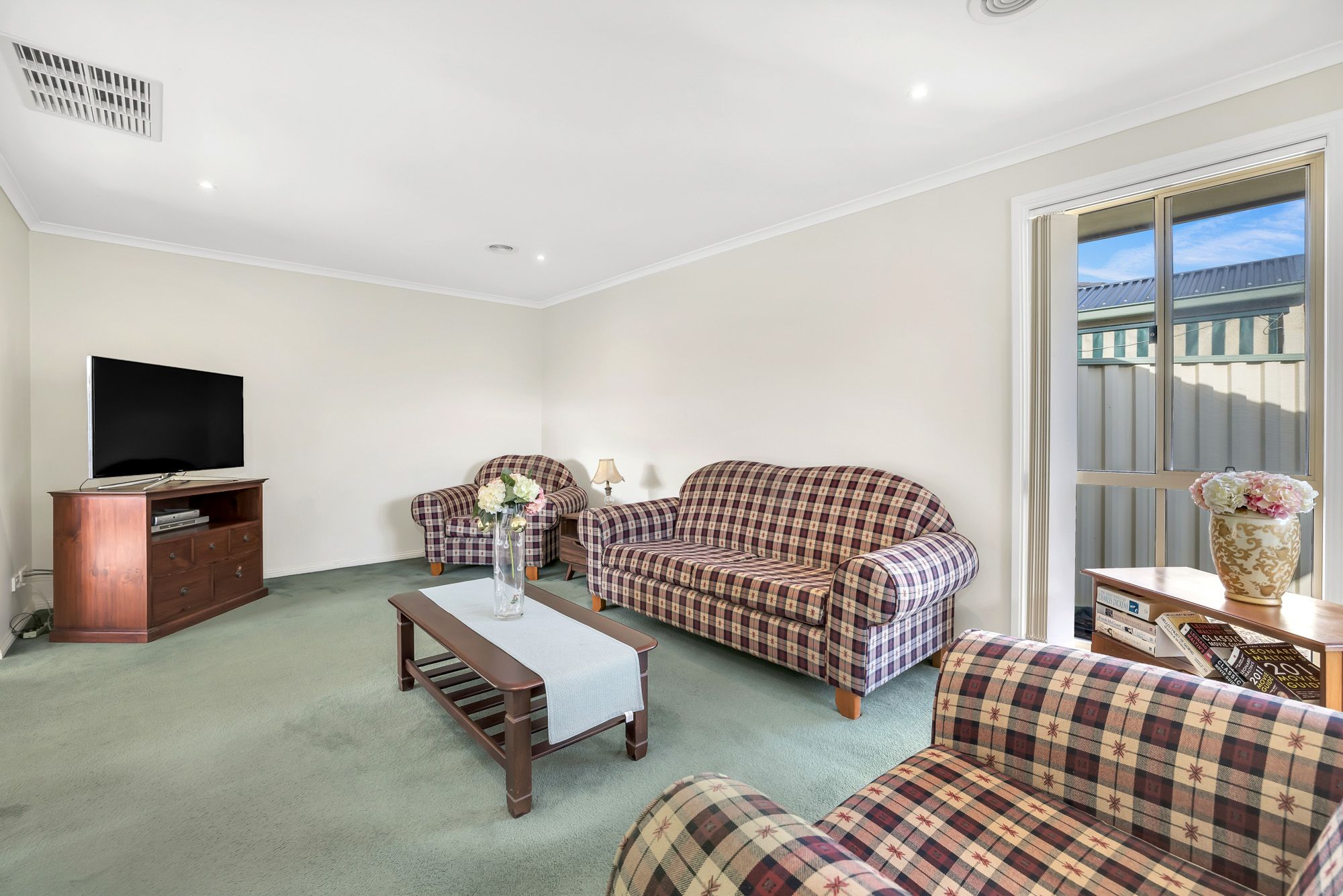2/39 Songlark Crescent, Werribee, VIC 3030