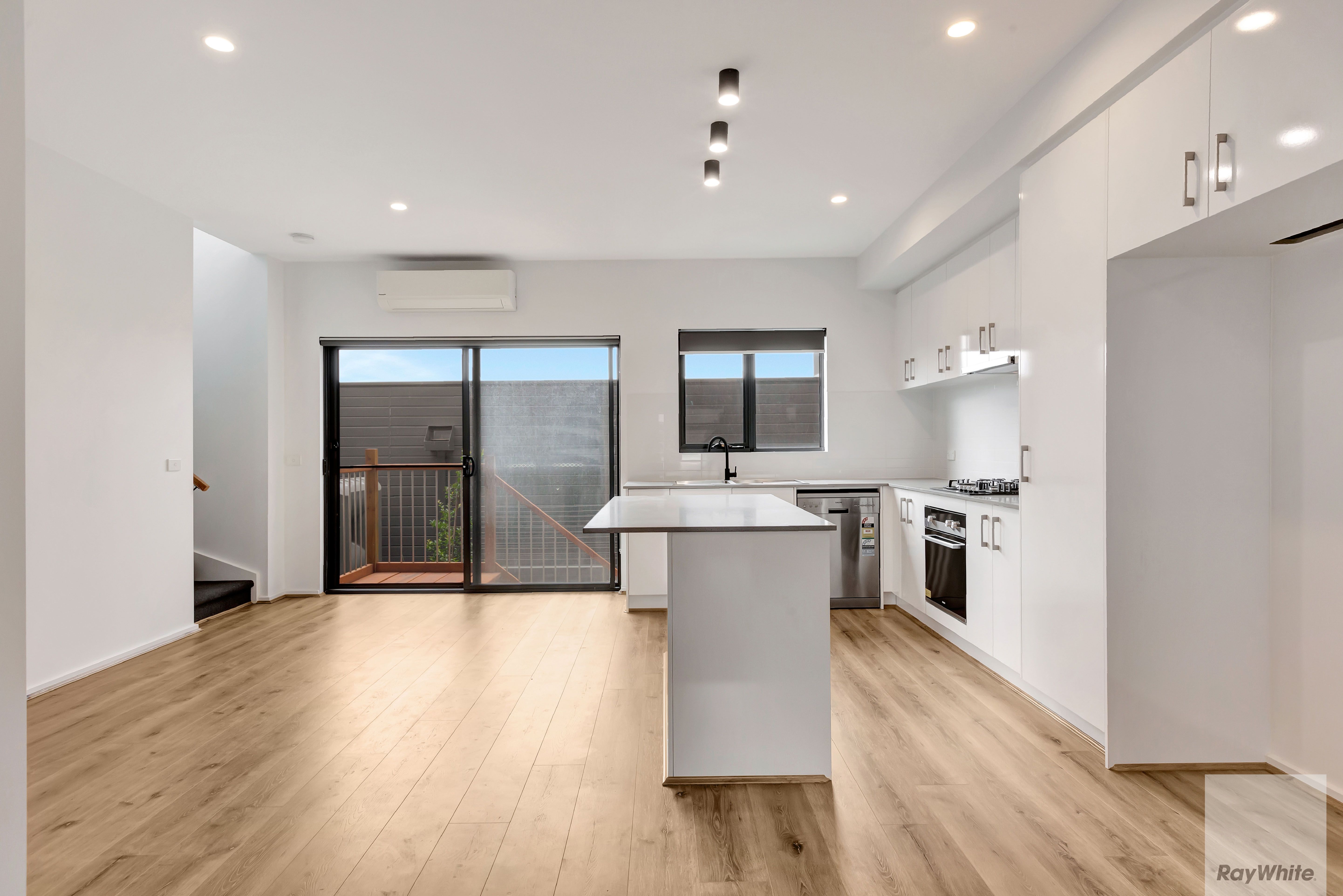 8 Brendan Road, Greenvale, VIC 3059