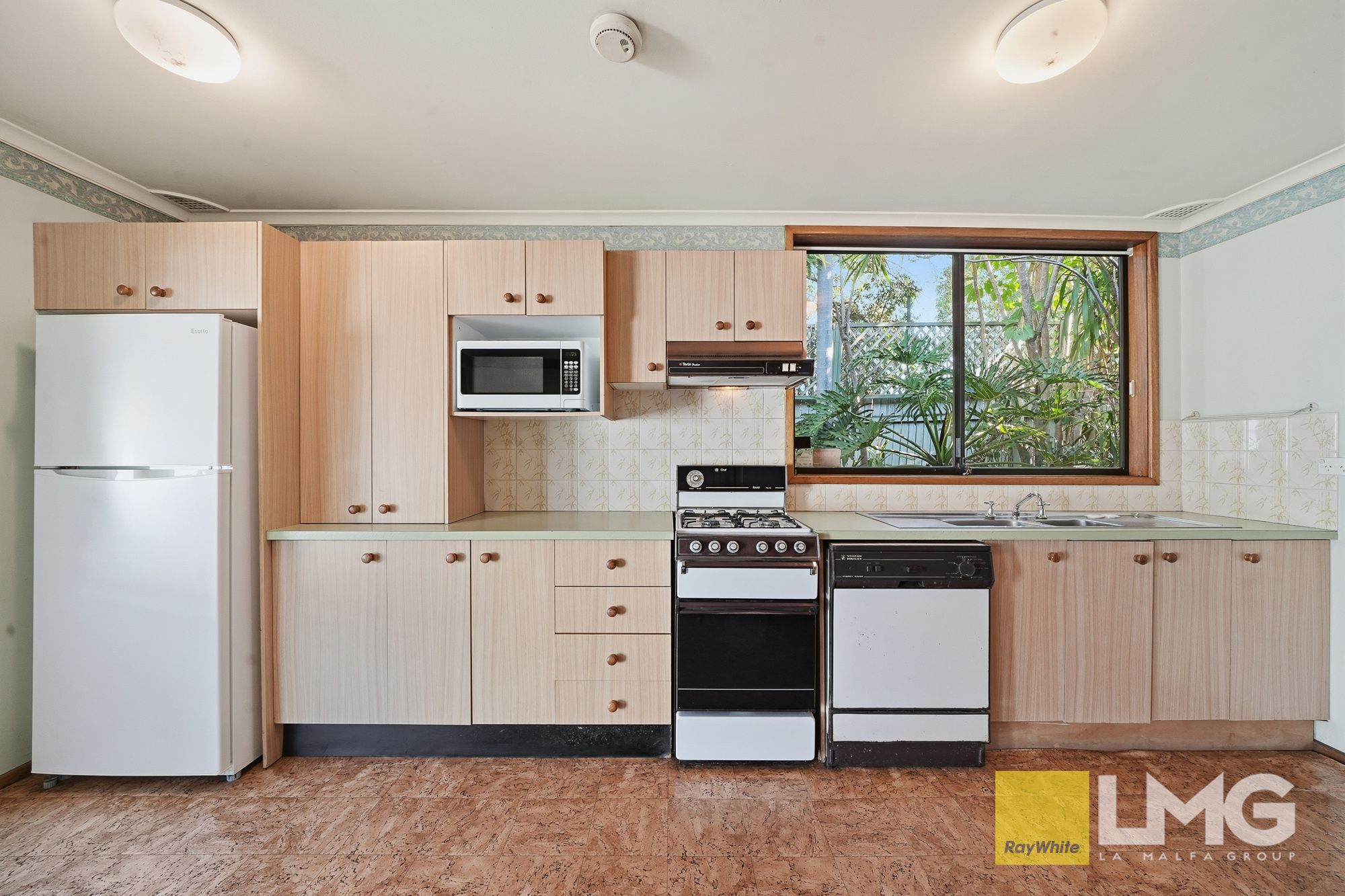 208 Harrow Road — photo 8 of 20