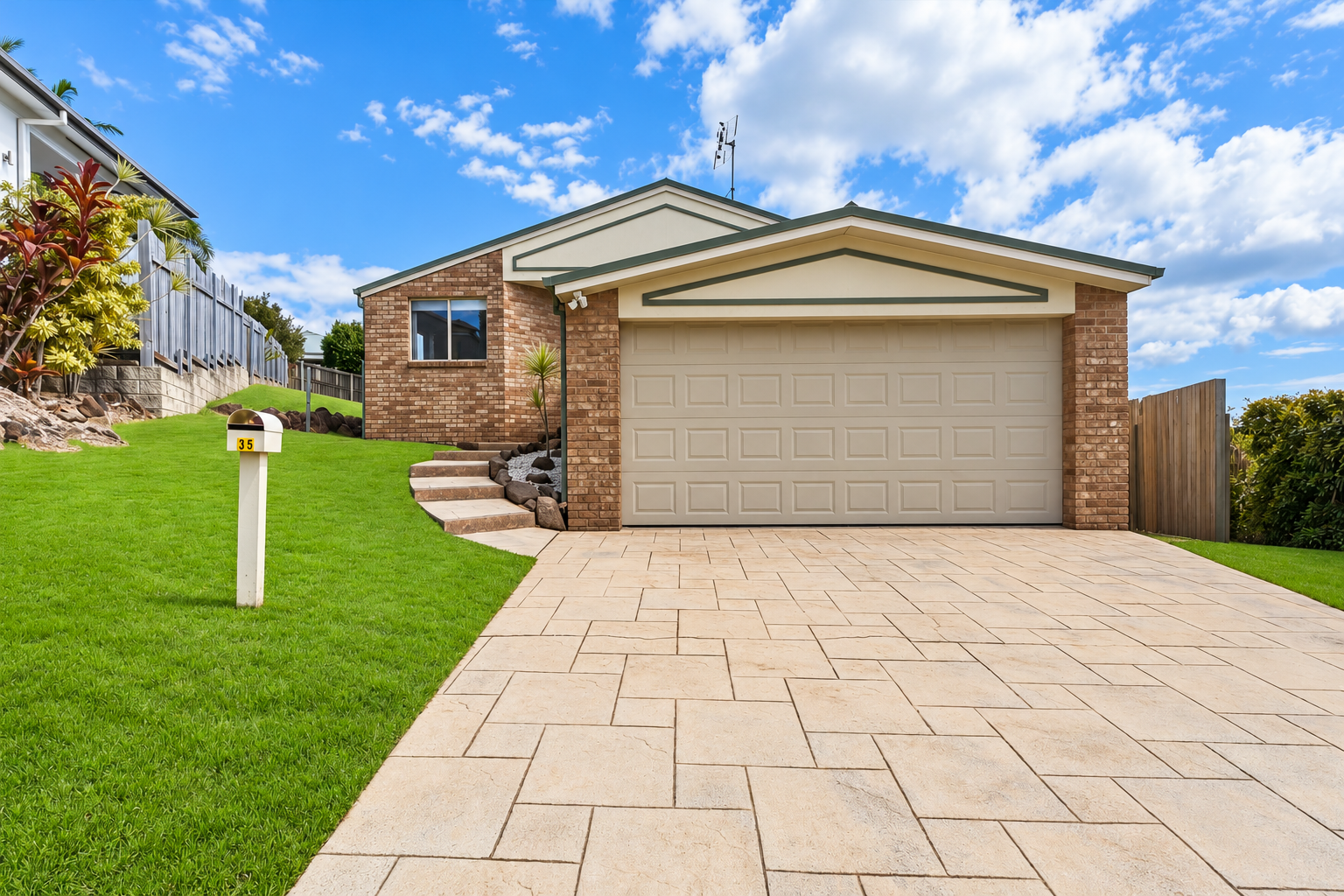 35 Horseshoe Road — photo from Ray White Palm Beach QLD