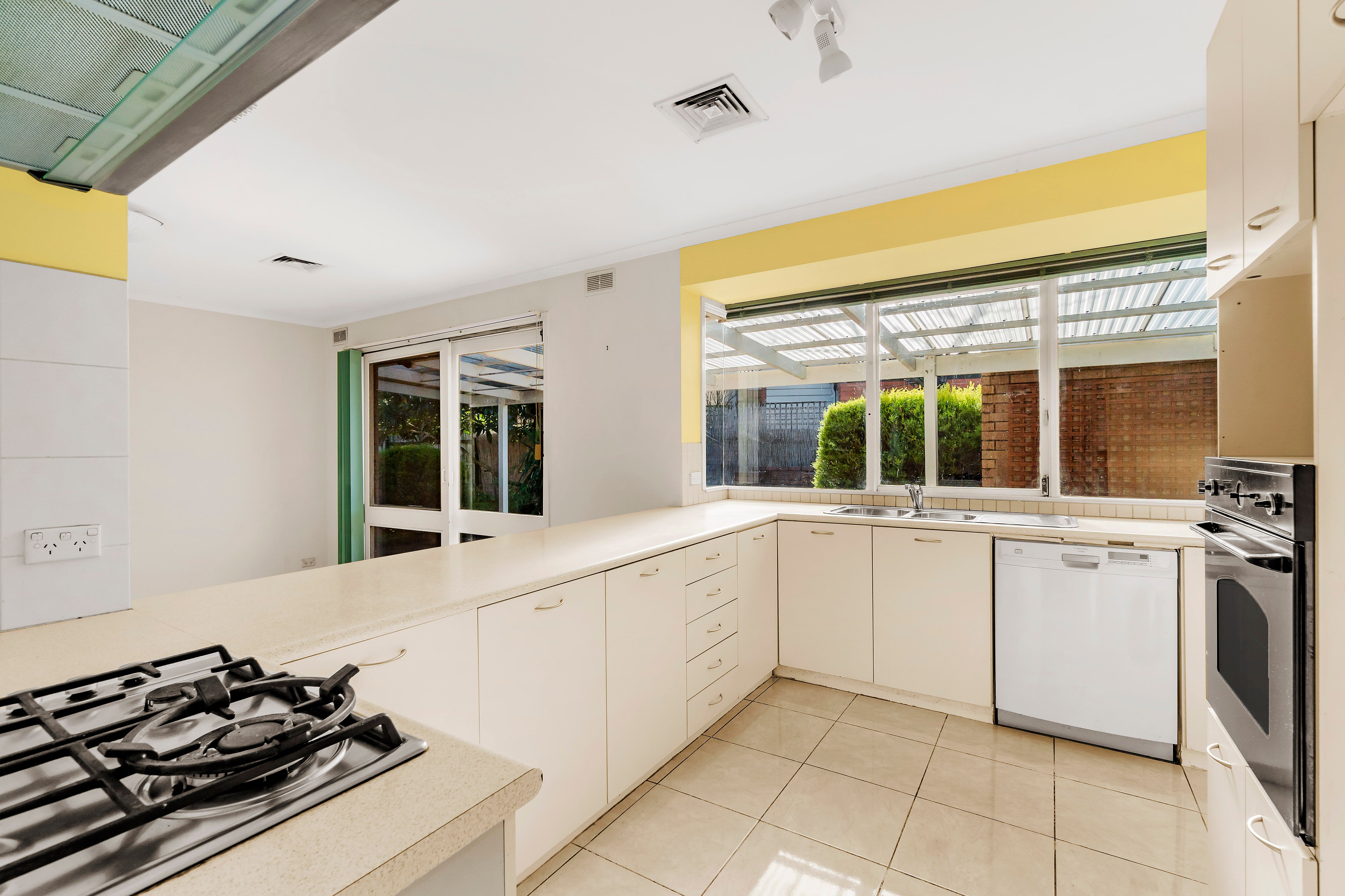 14 Mowbray Drive, Wantirna South, VIC 3152