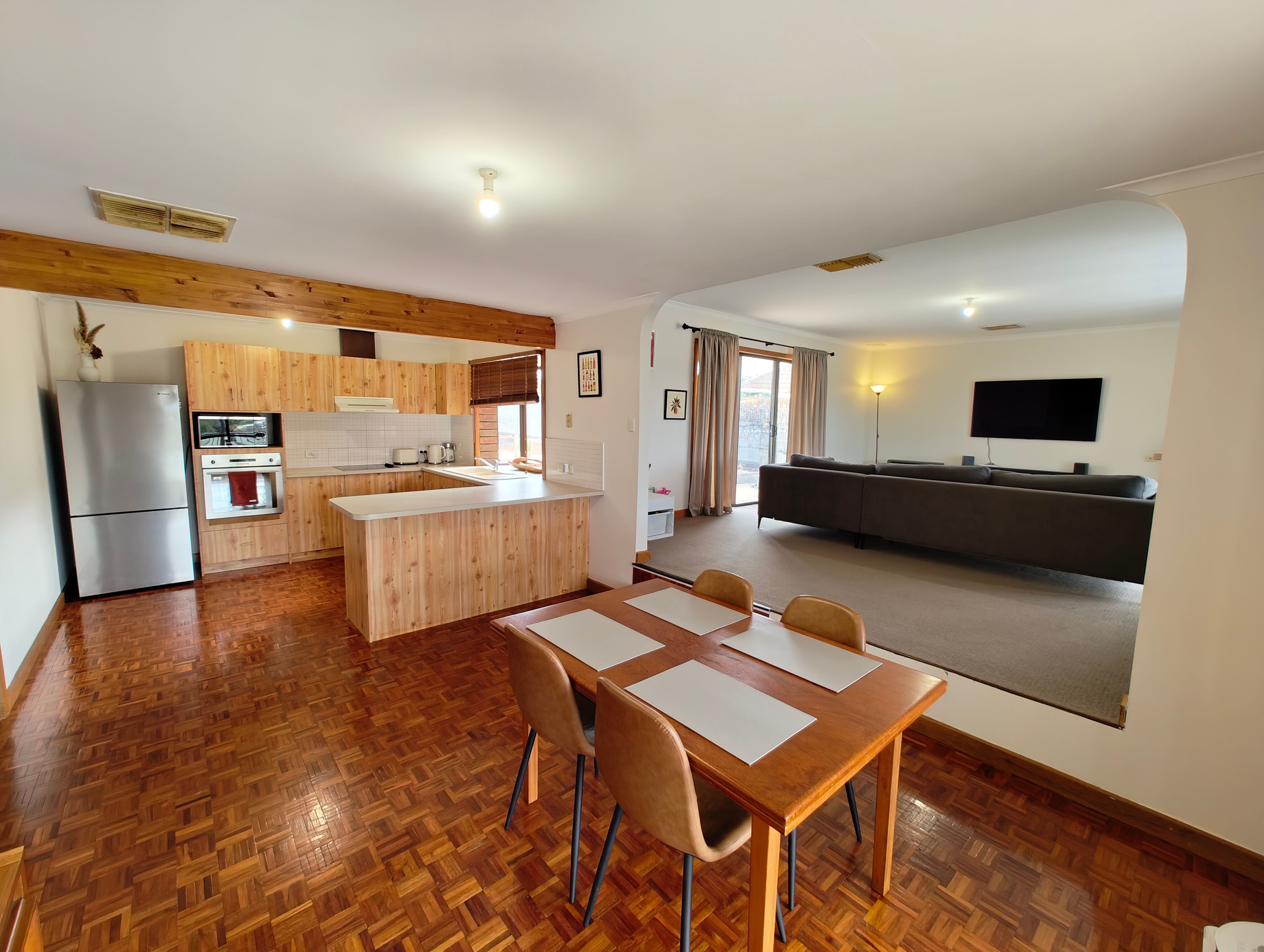 82 Mcsporran Crescent — photo 5 of 20