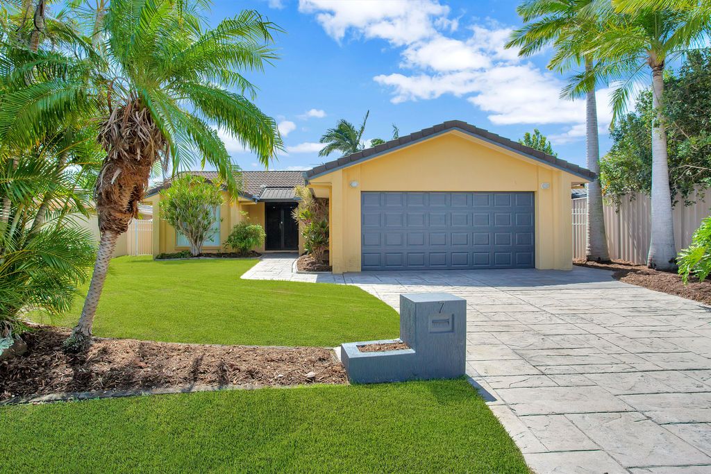 7 Cumberland Drive, Varsity Lakes, QLD 4227