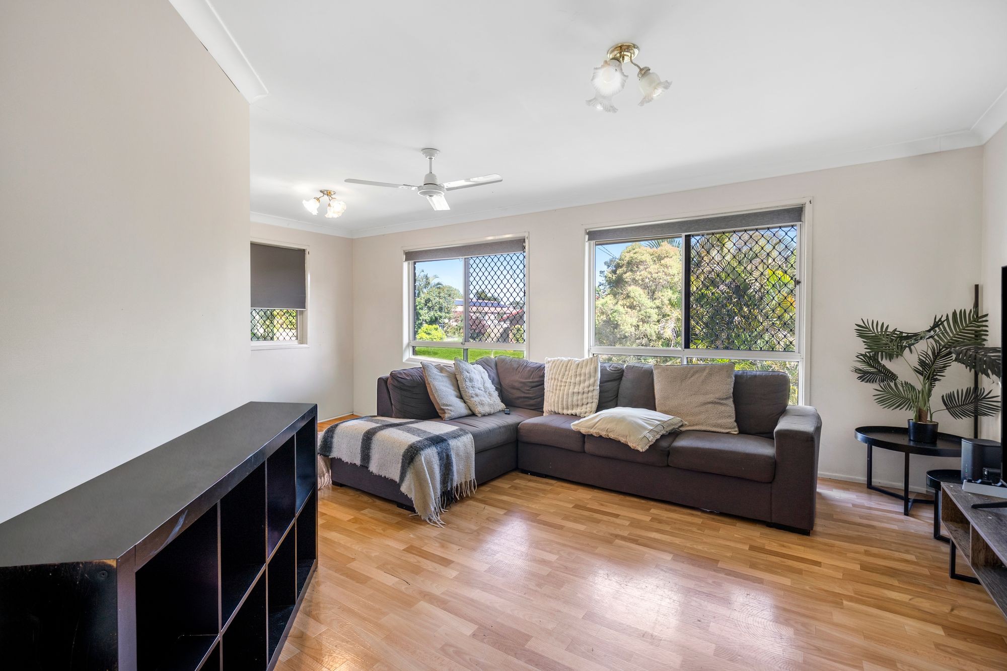 4 Barcrest Court, Crestmead, QLD 4132