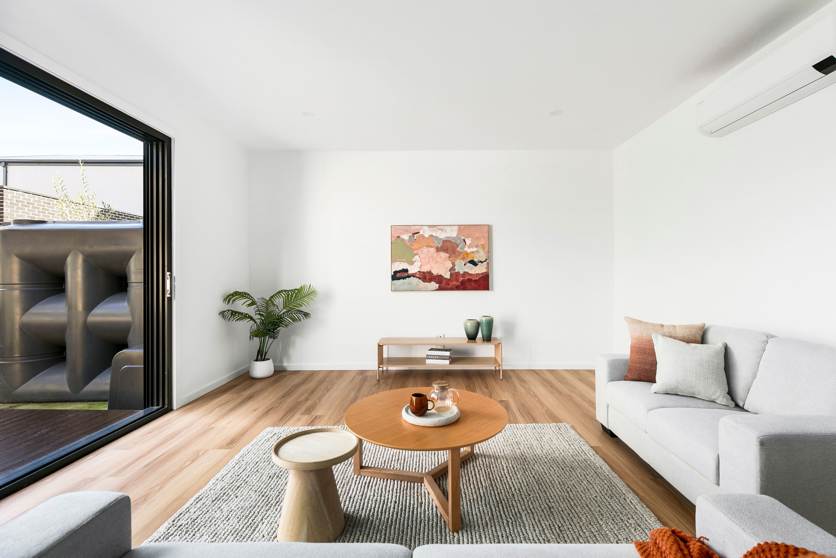 2/8 Curie Avenue — photo 3 of 15