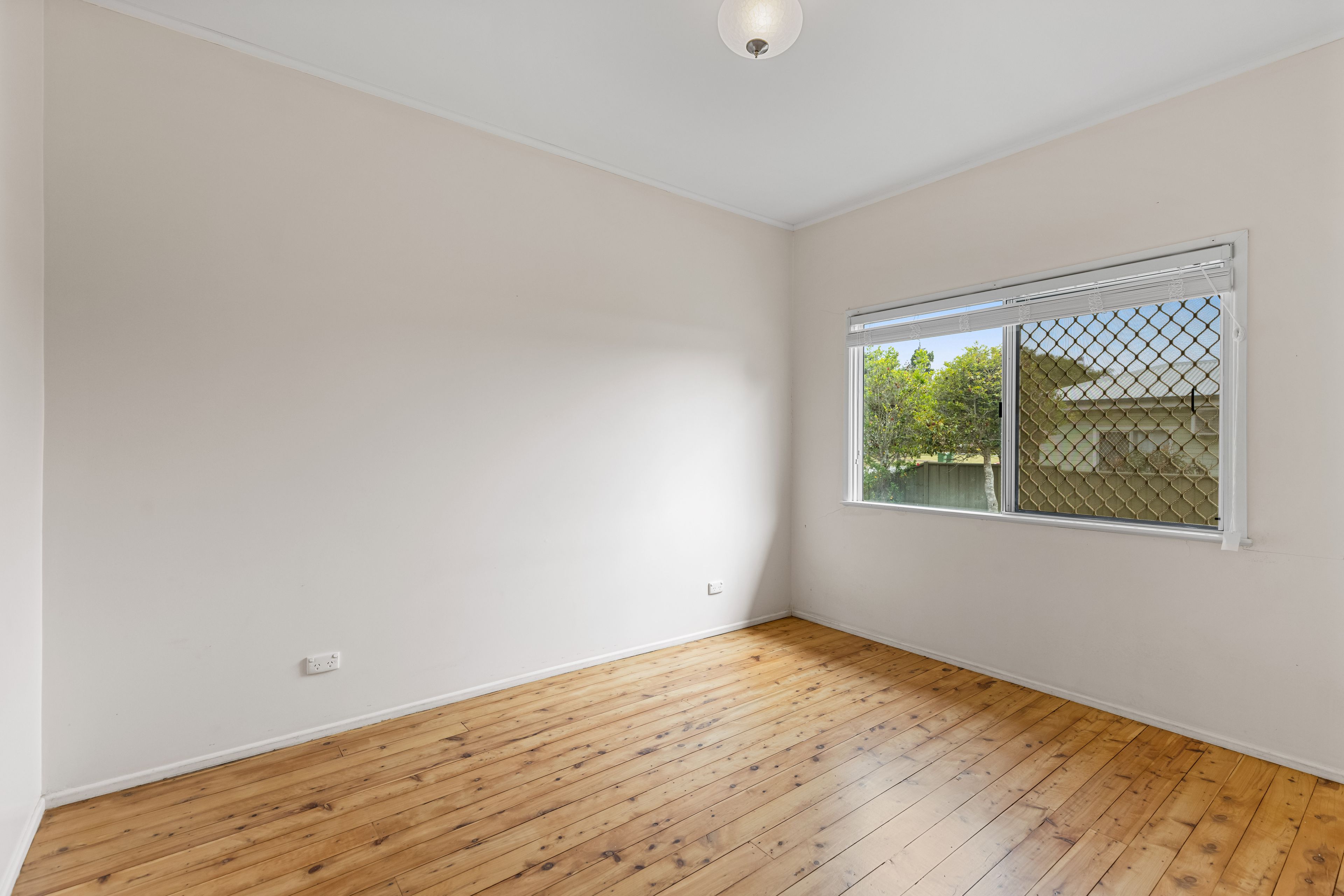28 Lloyd Street — photo 7 of 10