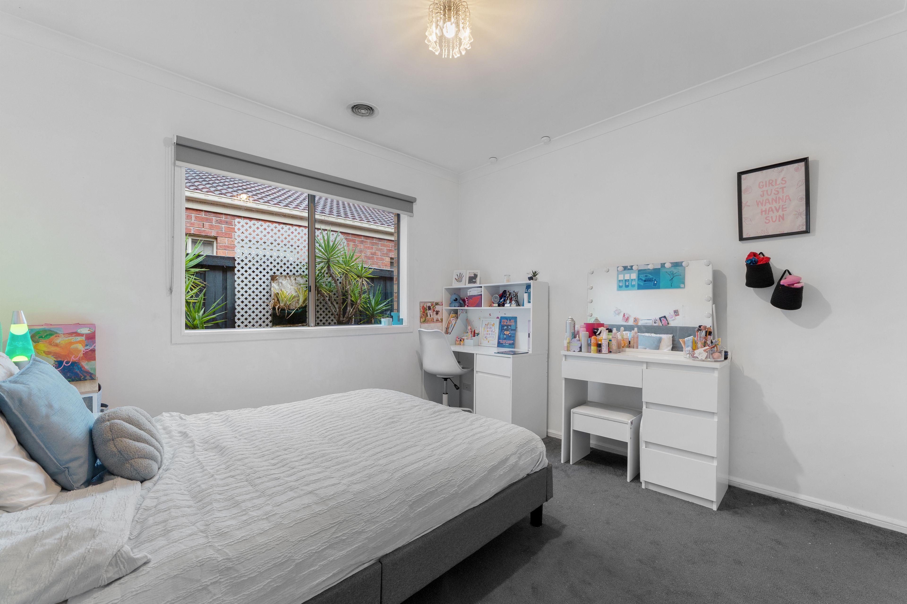 2 Sanctuary Crescent — photo 11 of 20