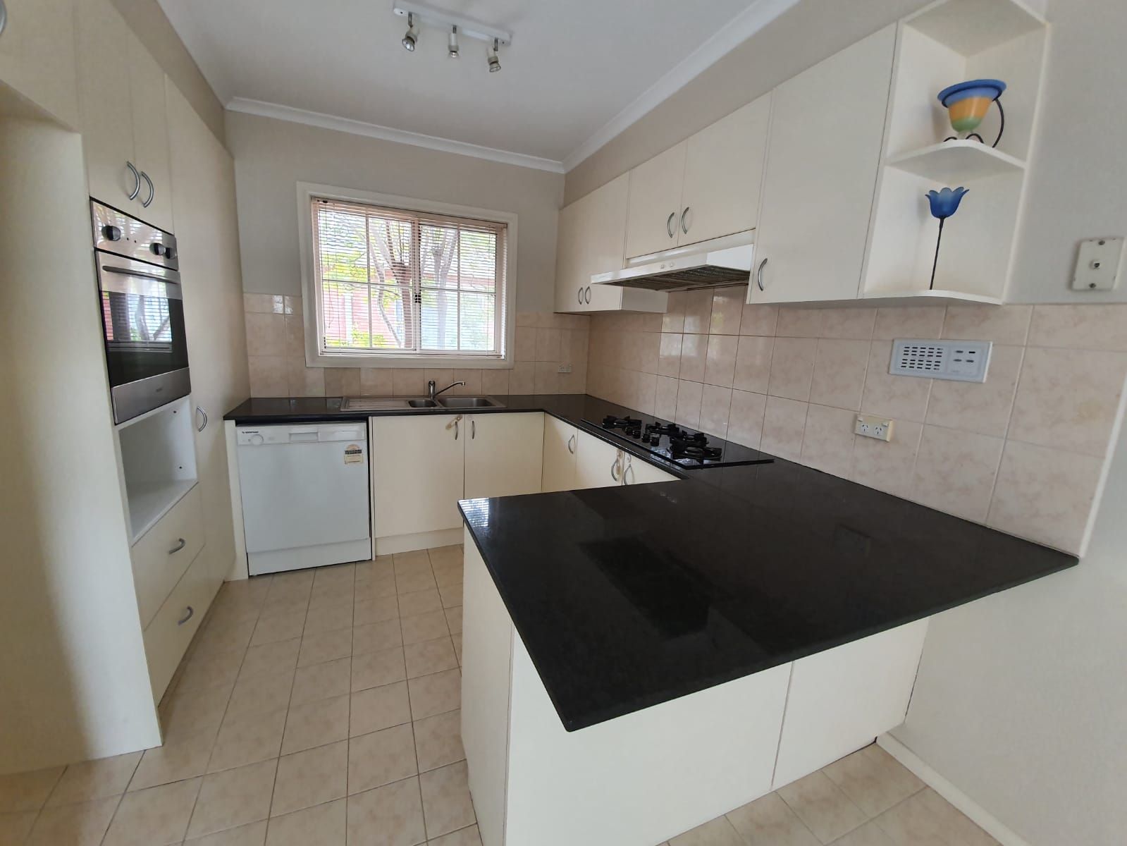2/166-168 Poath Road, Hughesdale, VIC 3166