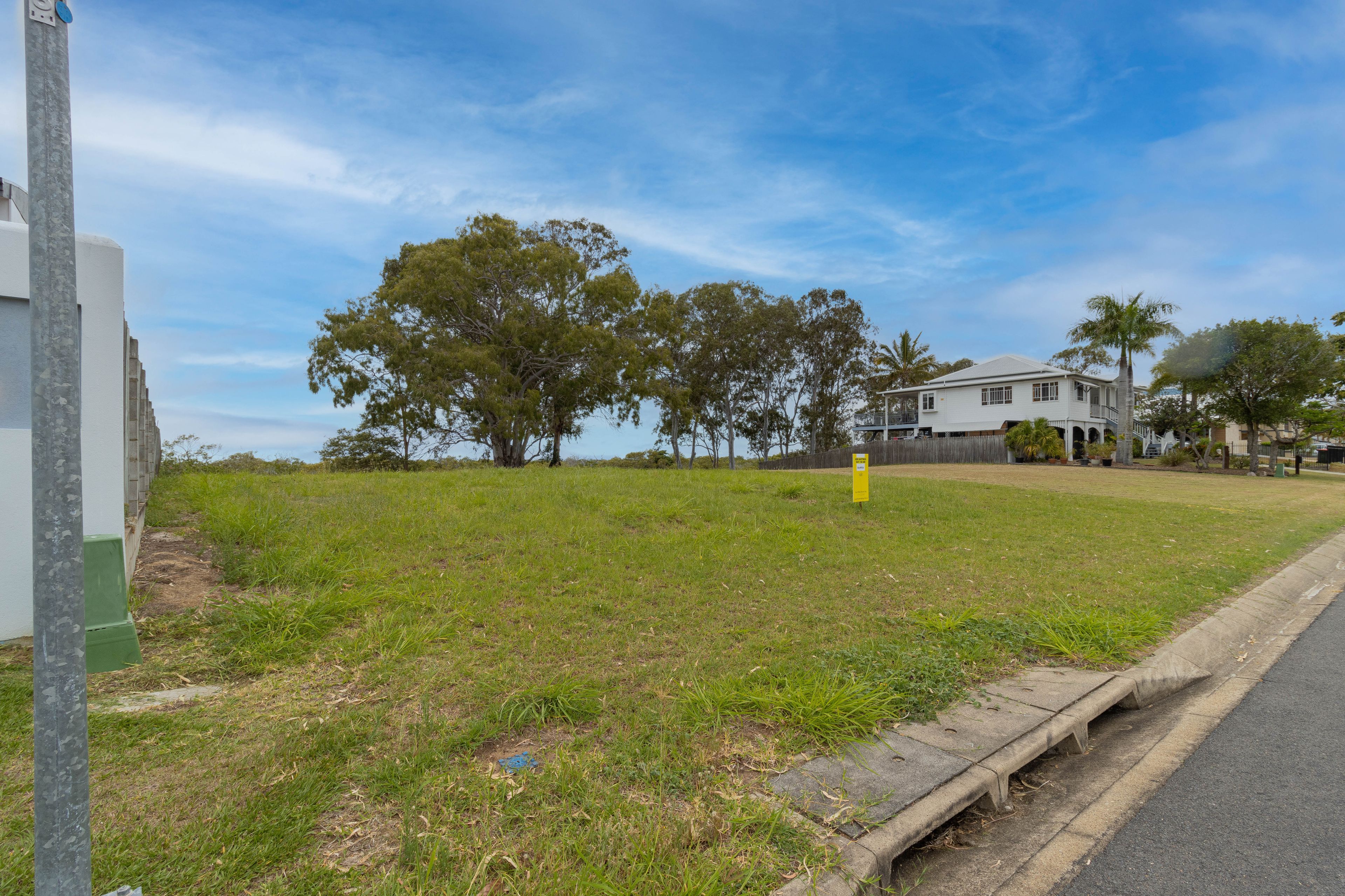 8 Foreshore Drive, Urangan, QLD 4655