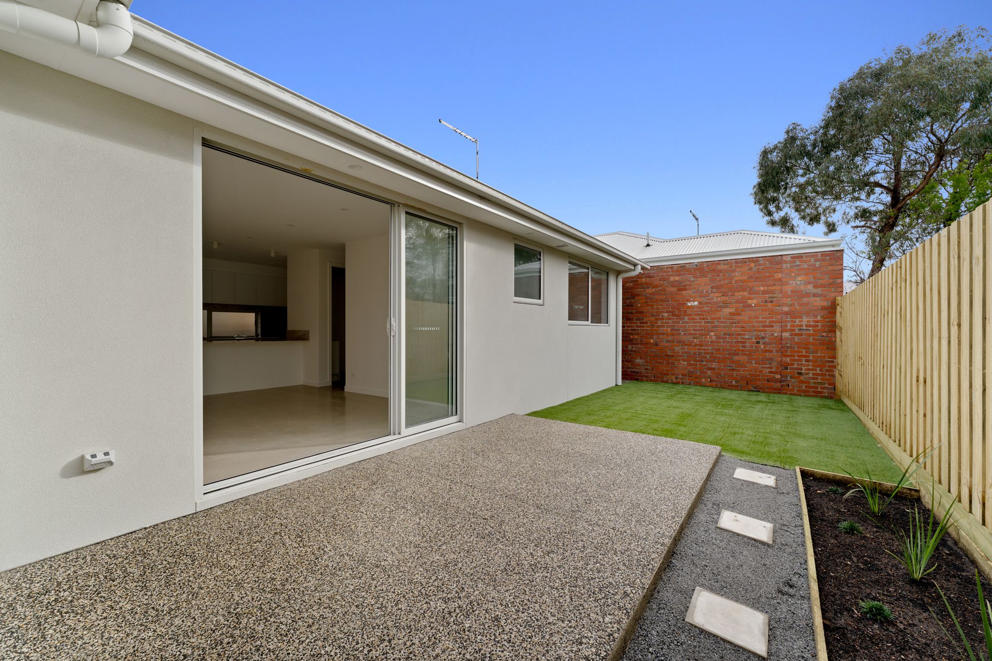 2/53 Misten Avenue — photo 8 of 9