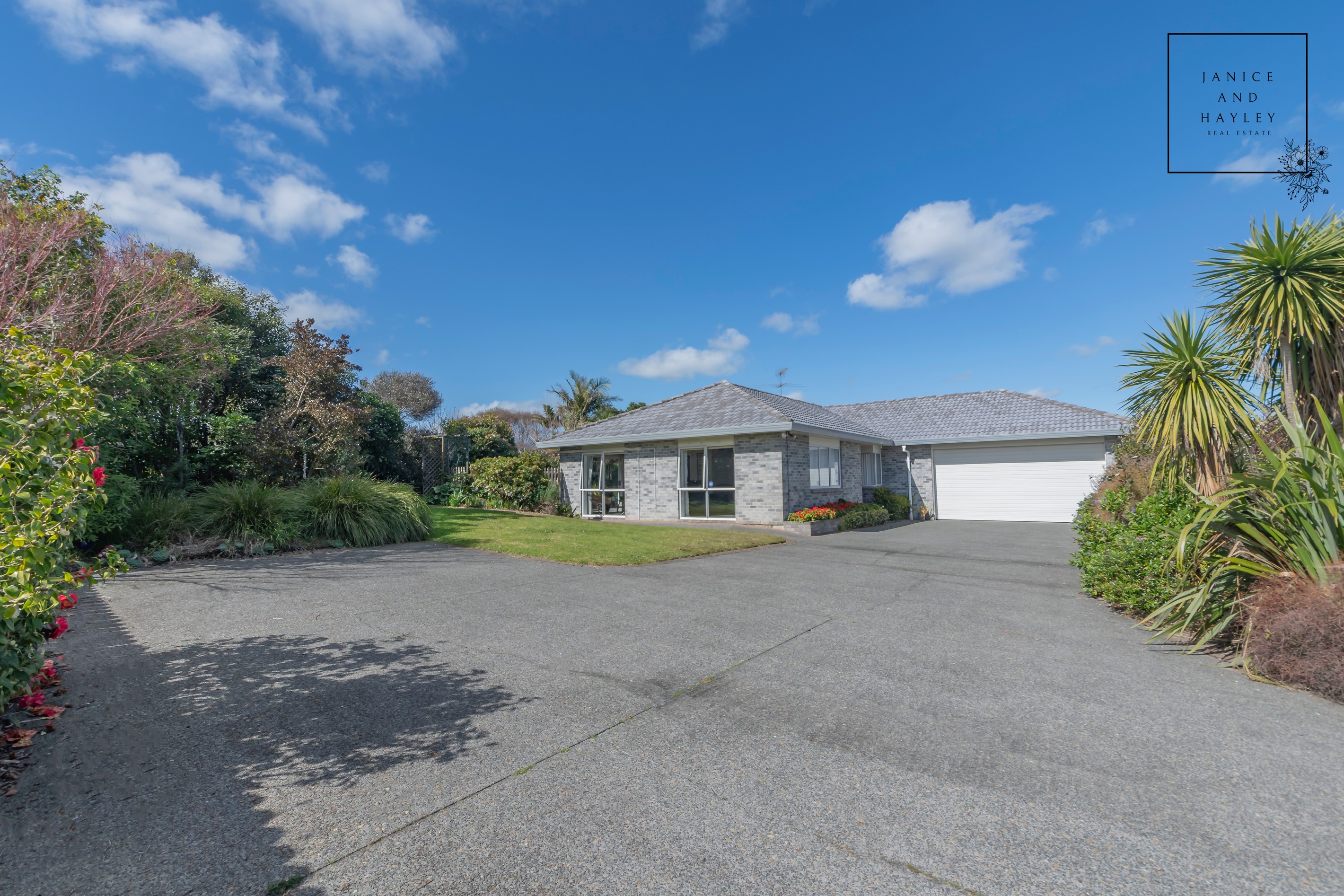27 Trossach Place, Wattle Downs, Manukau City