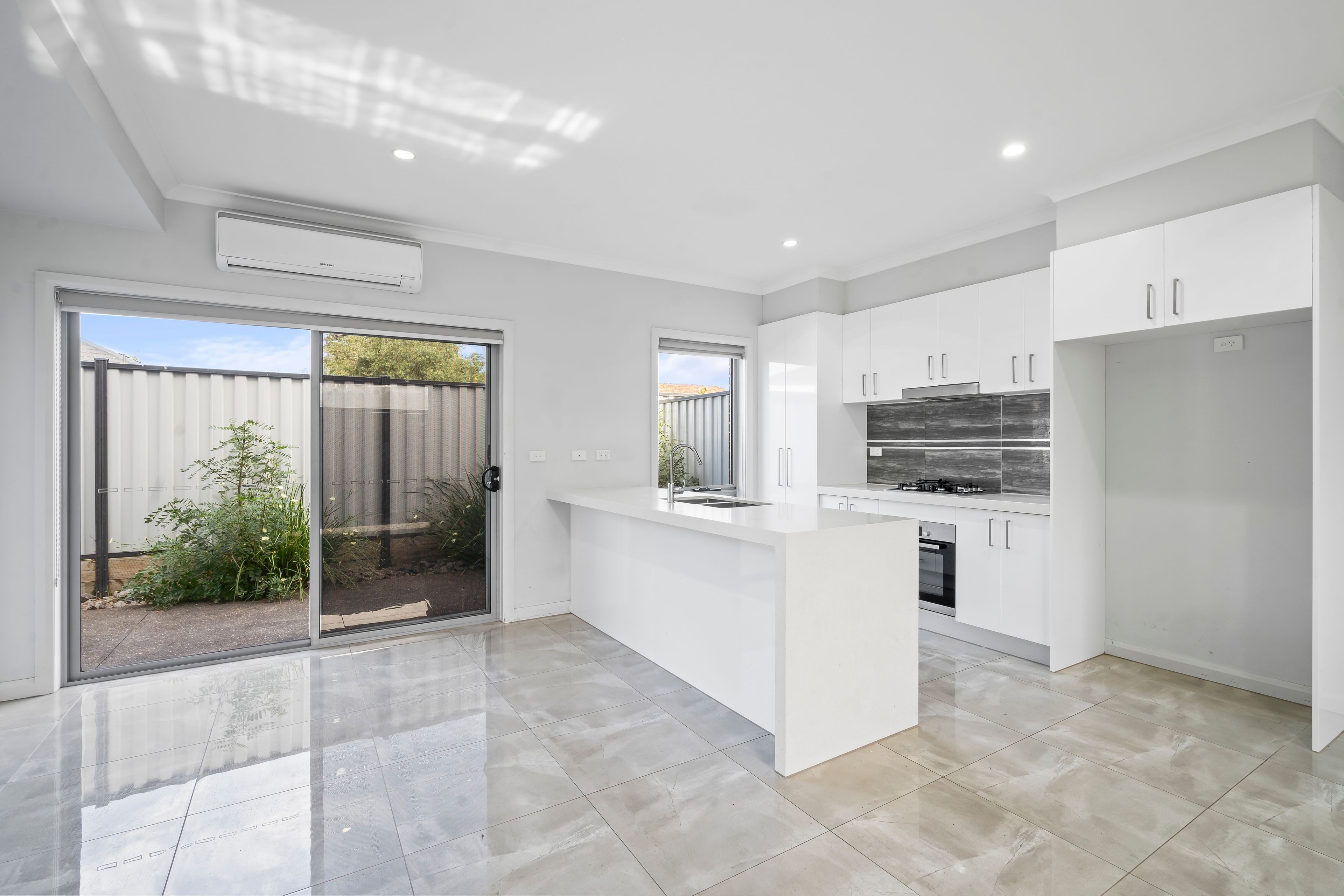 2/40 Melbourne Avenue — photo 4 of 10