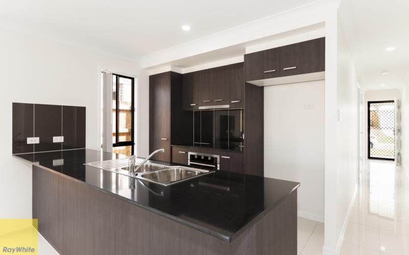 1/8 Ward Street, Flinders View, QLD 4305