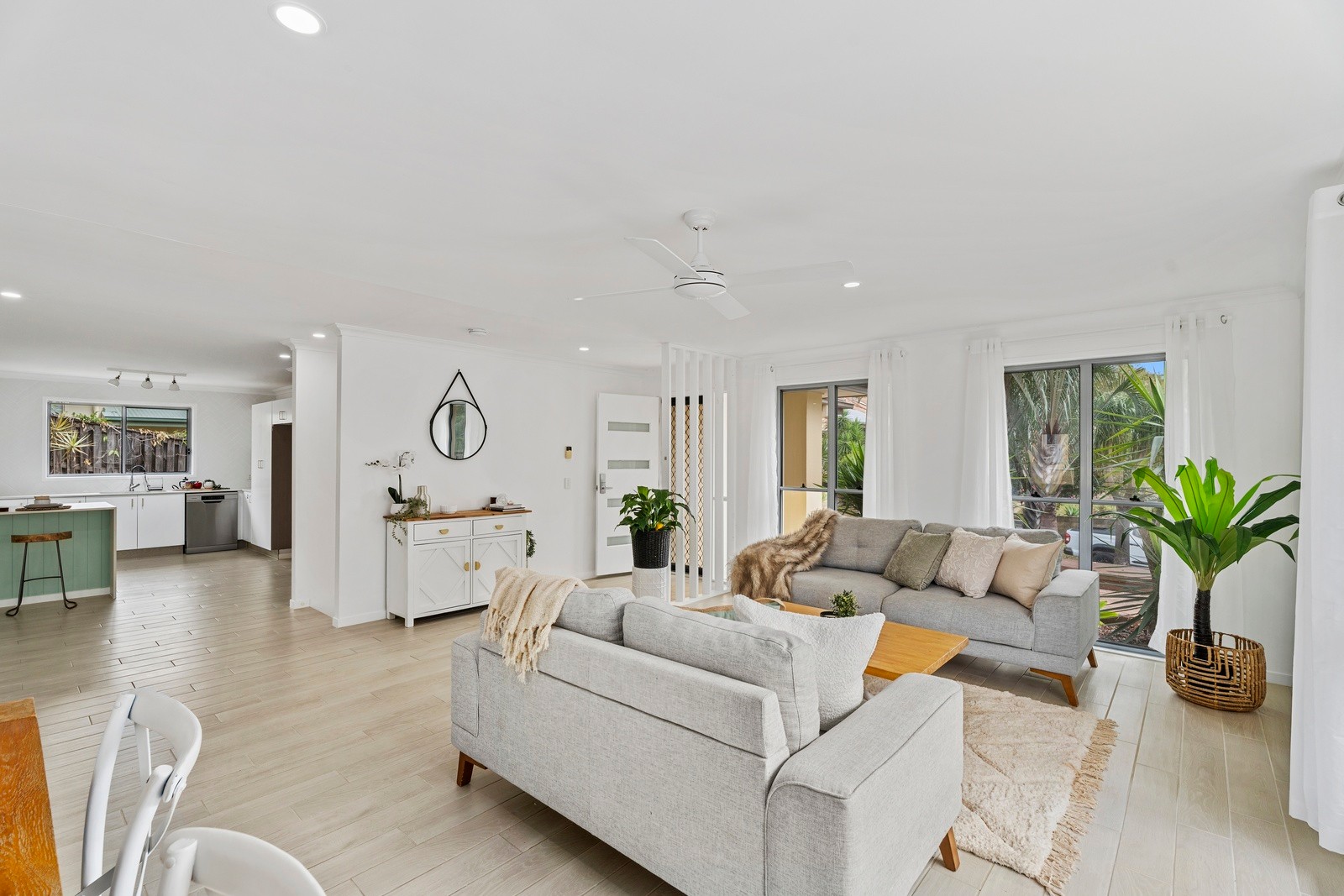 6 Sandow Street, Pacific Pines, QLD 4211