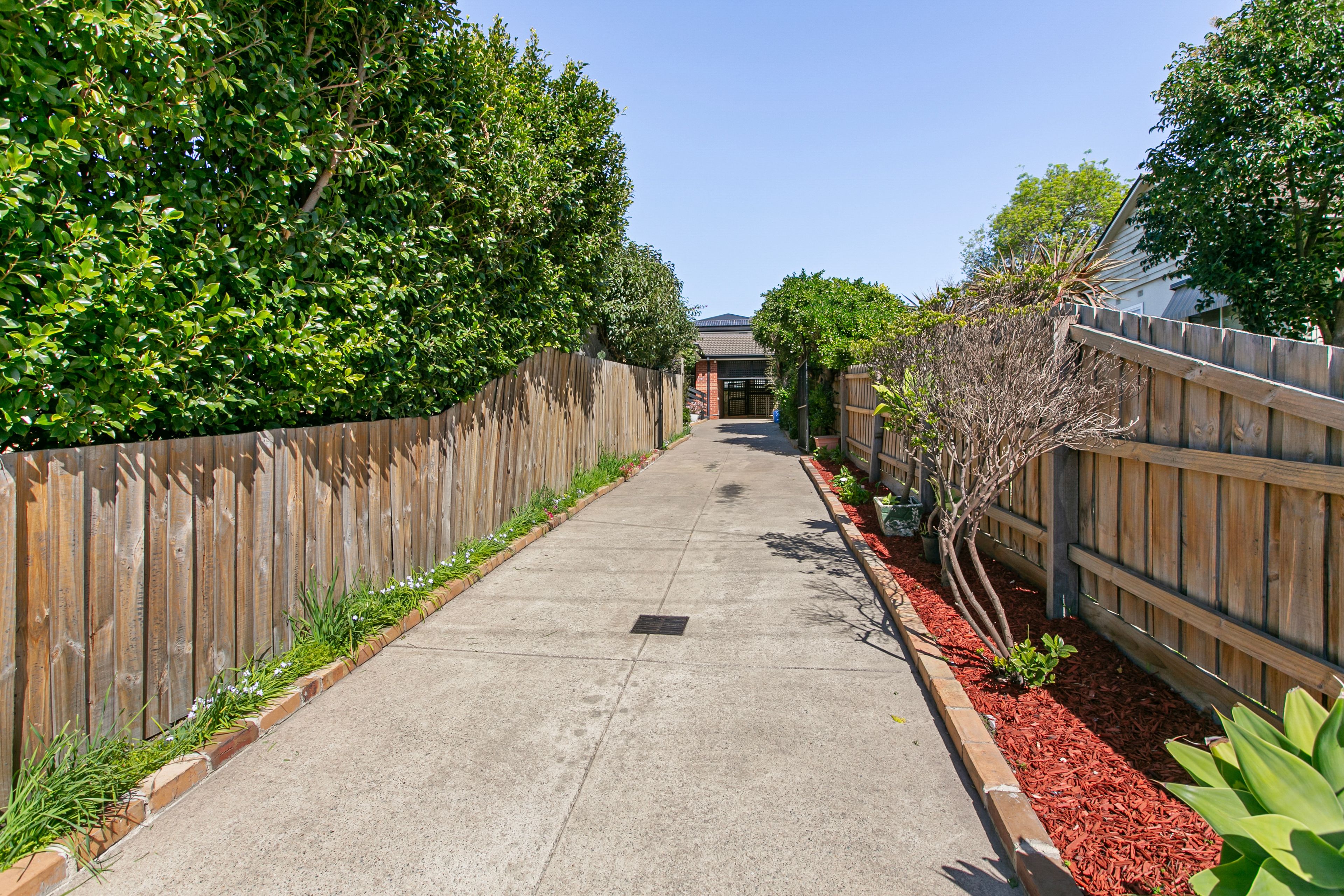 2/33 Mccomas Street — photo 17 of 18