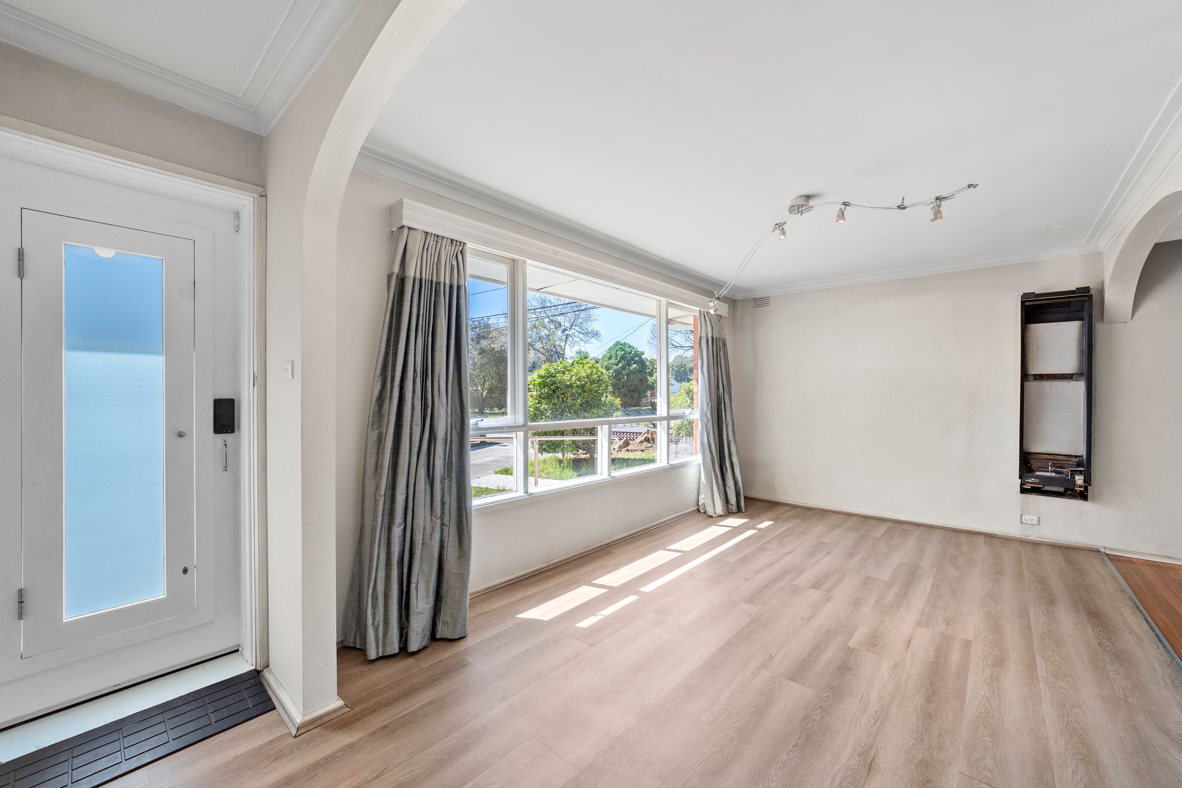 80 Mountain Gate Drive — photo 4 of 18