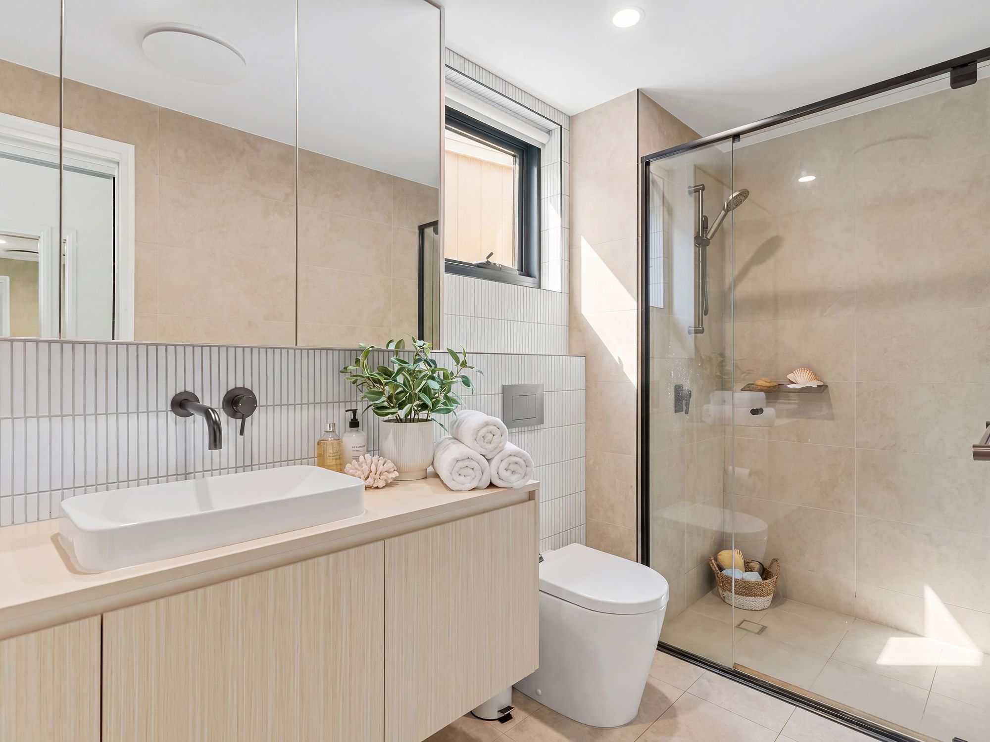 5346 Harbourview Drive — photo 8 of 9
