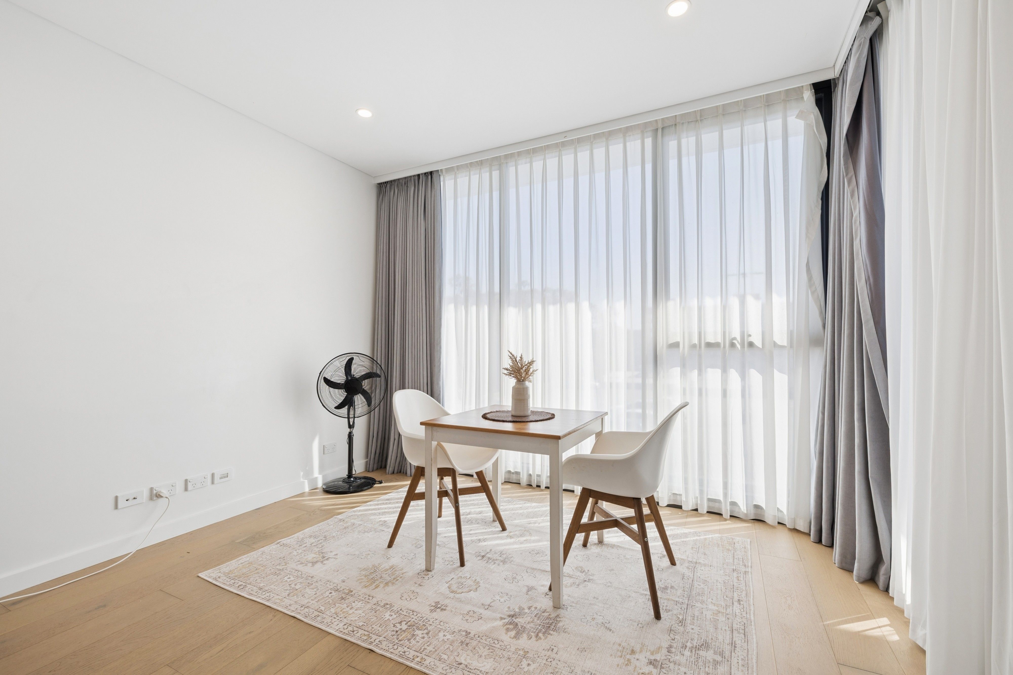 407/25 Meredith Street — photo 3 of 13