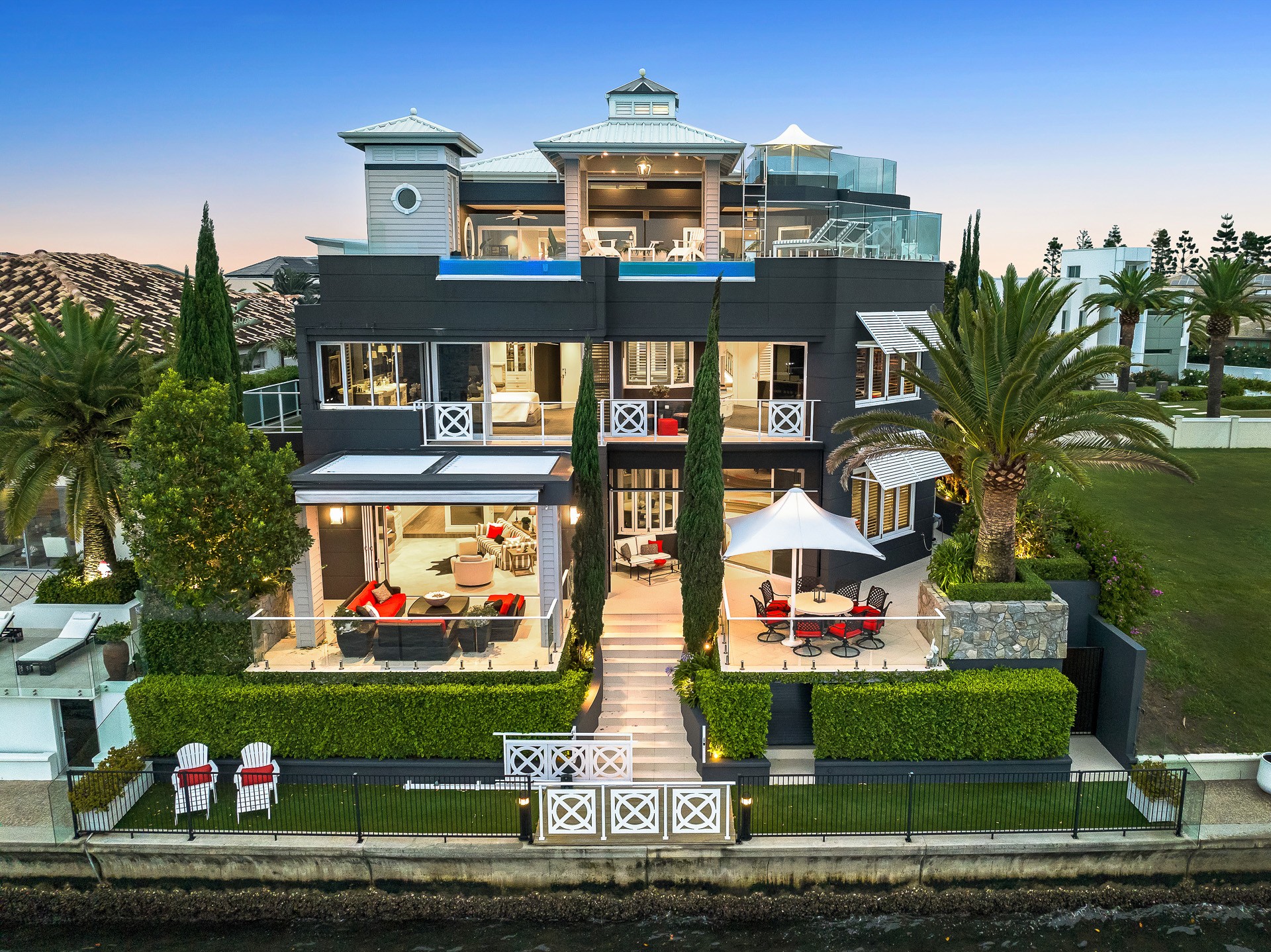 18 Knightsbridge Parade East, Sovereign Islands, QLD 4216