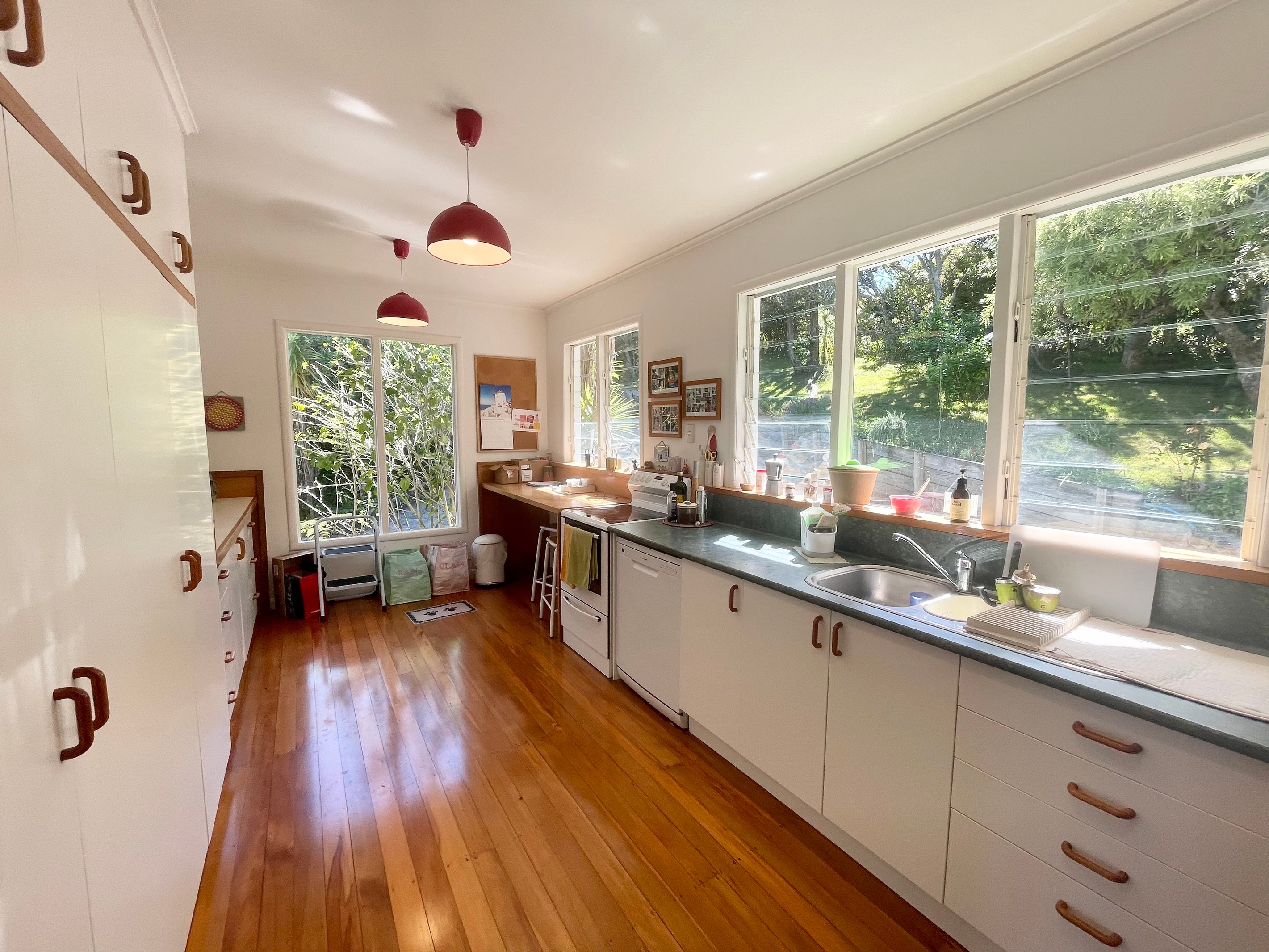 8 Highland Avenue, Titirangi, Waitakere City