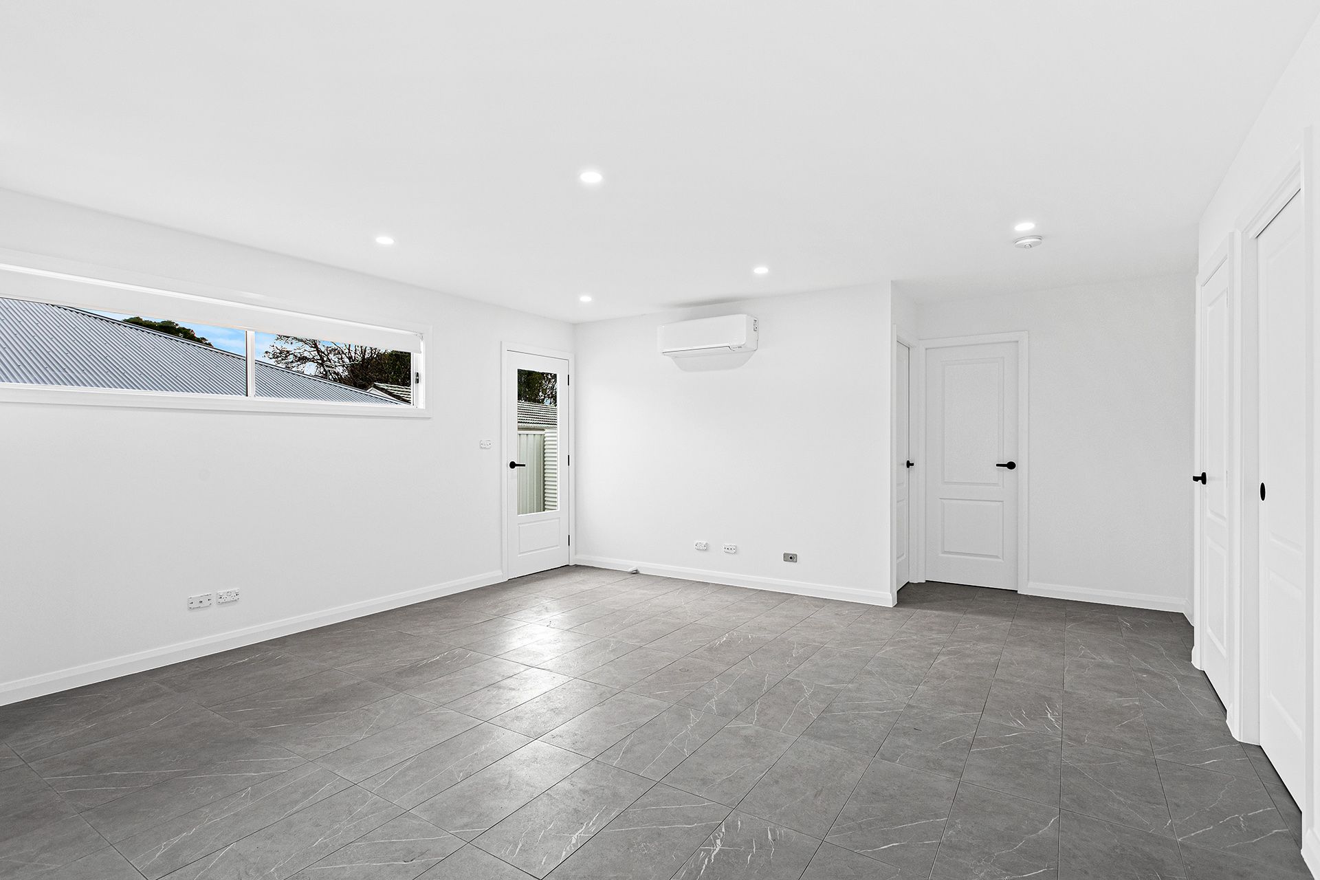 2/4 Calderwood Road, Albion Park, NSW 2527