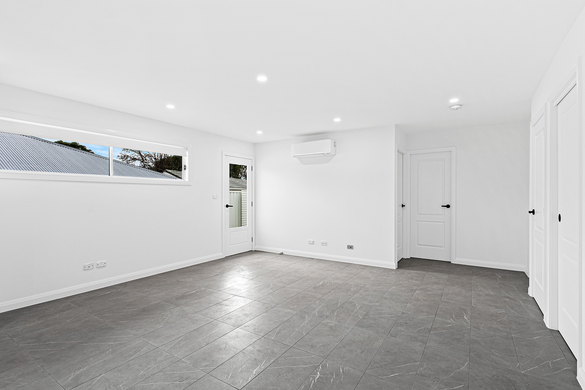 2/4 Calderwood Road, Albion Park, NSW 2527