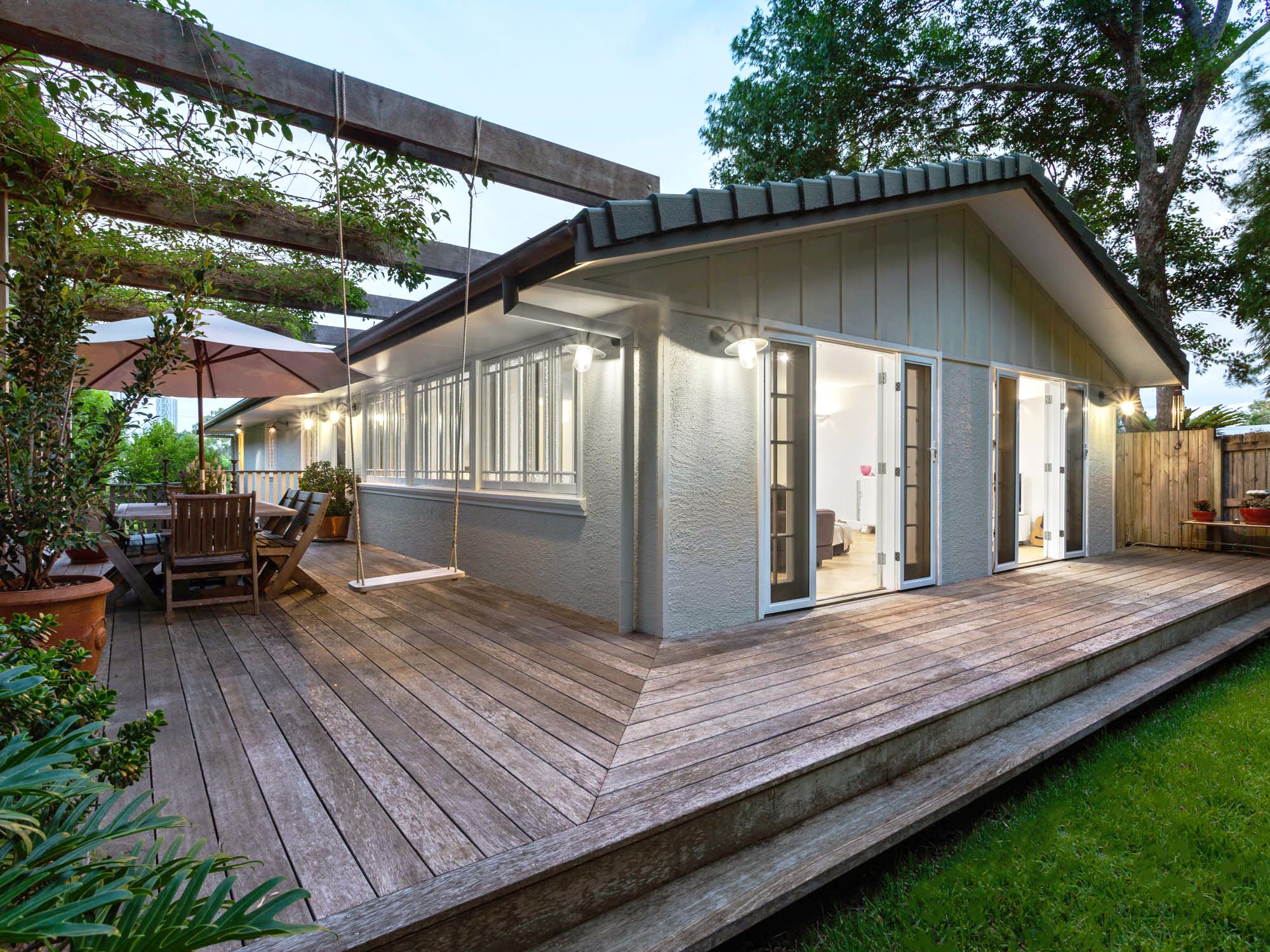 5 West King Street, Southport, QLD 4215