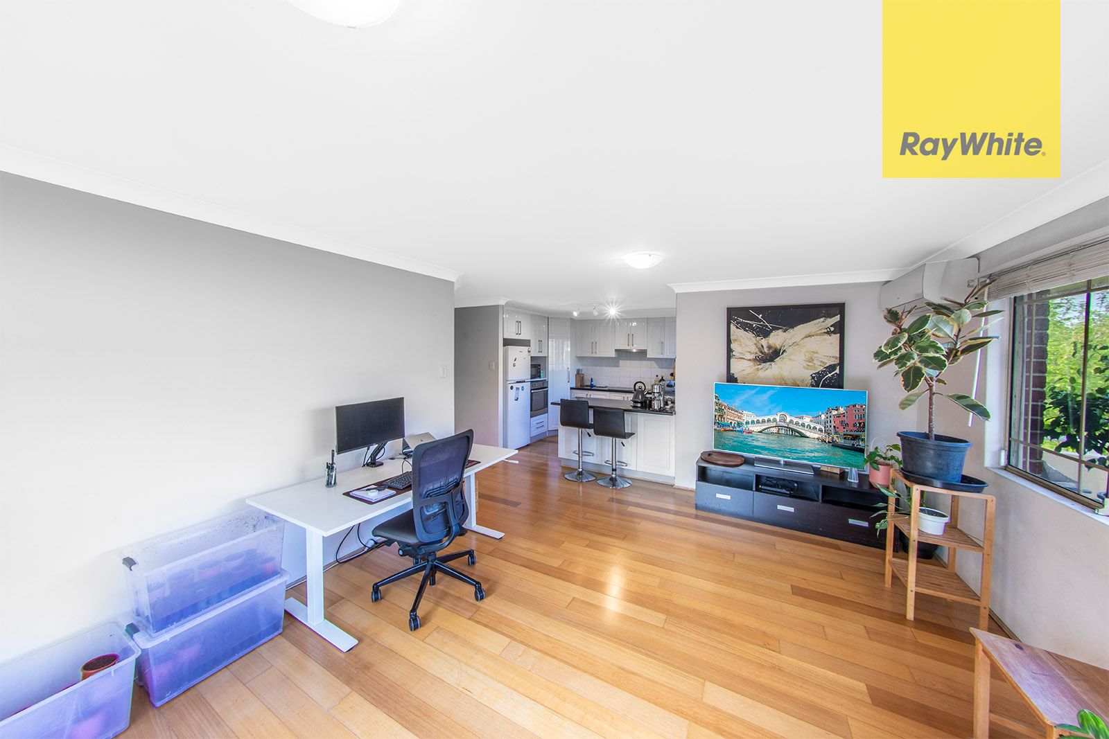 9/54-60 Hassall Street — photo 4 of 10