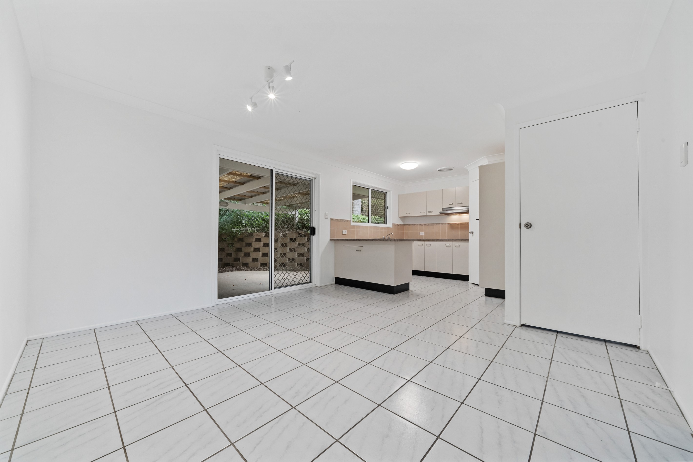 9 Melton Court, Edens Landing, QLD 4207