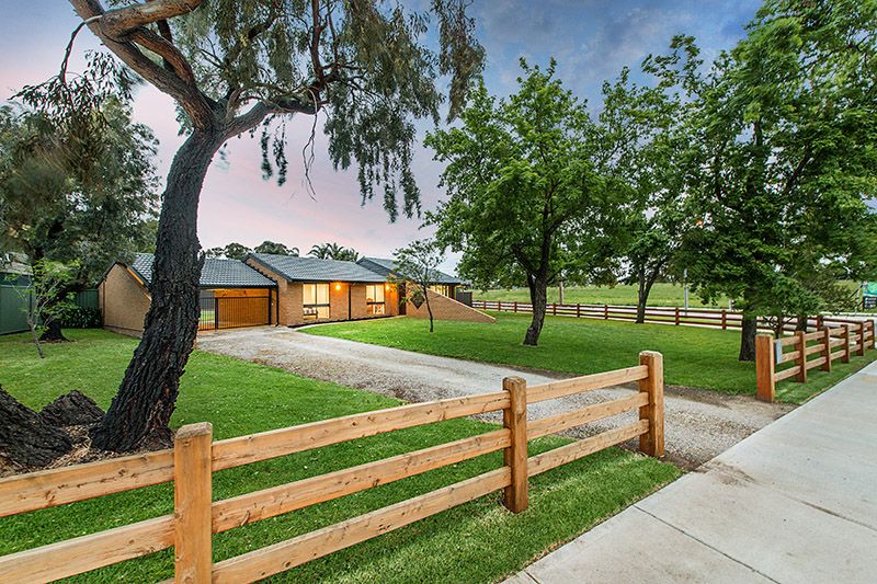 16 Oroya Grove, Clyde, VIC 3978