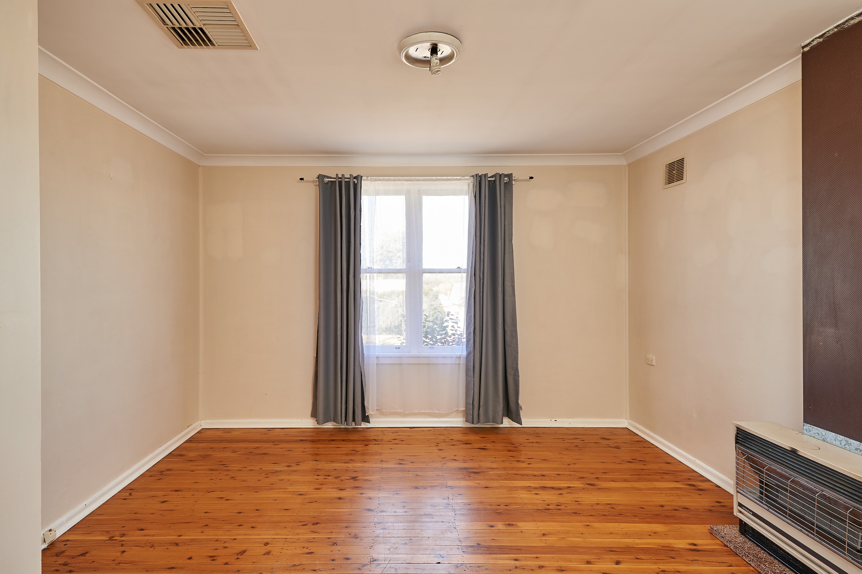 31 Gilmore Avenue, Mount Austin, NSW 2650