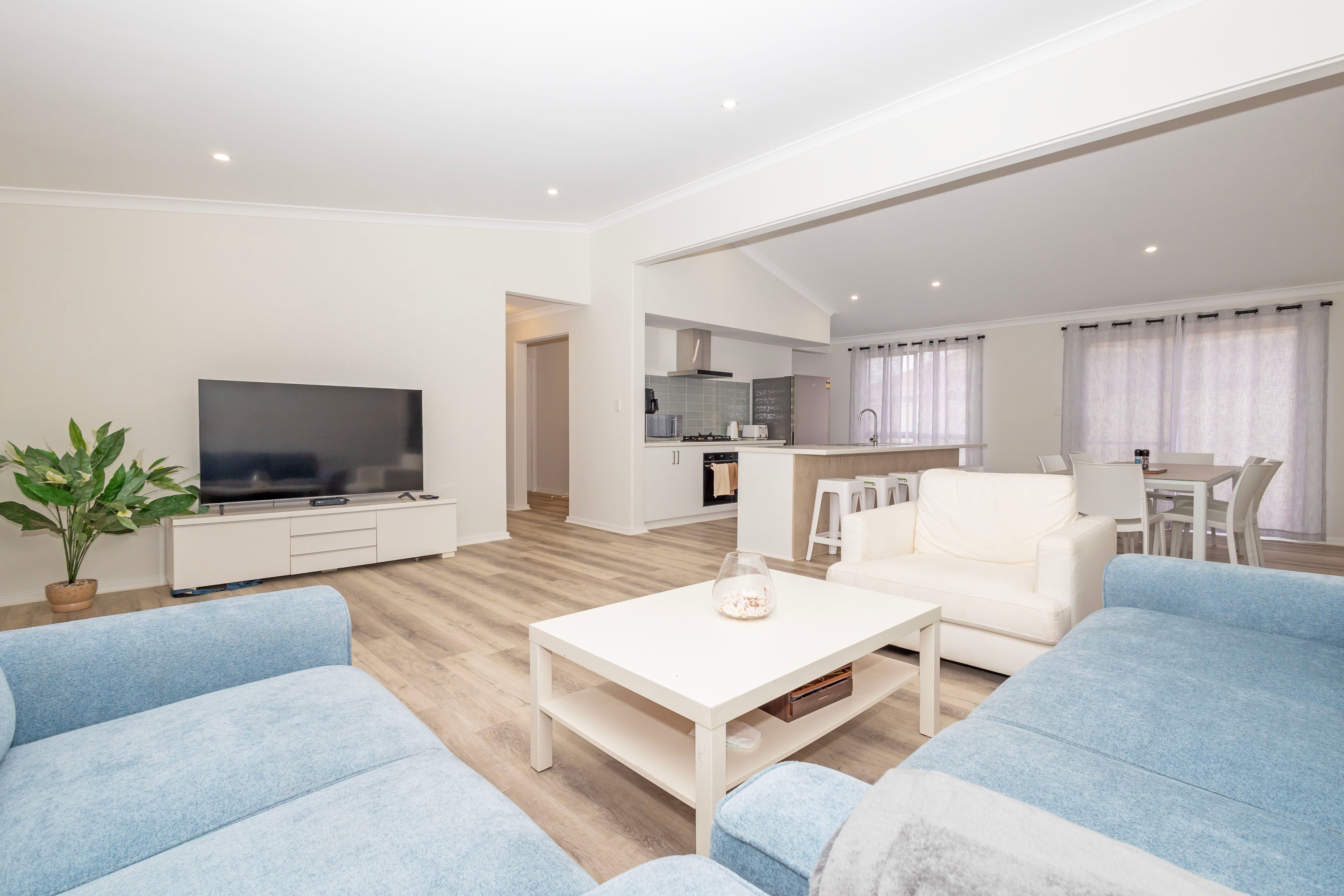 4 Glover Crescent, Green Head, WA 6514