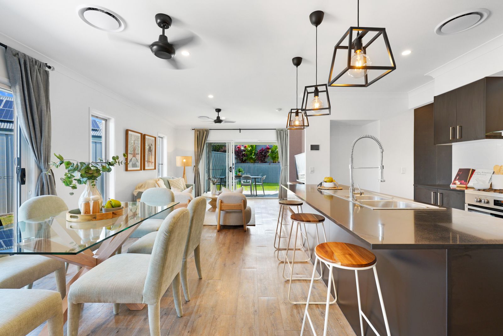 12 Oatley Street — photo 3 of 28