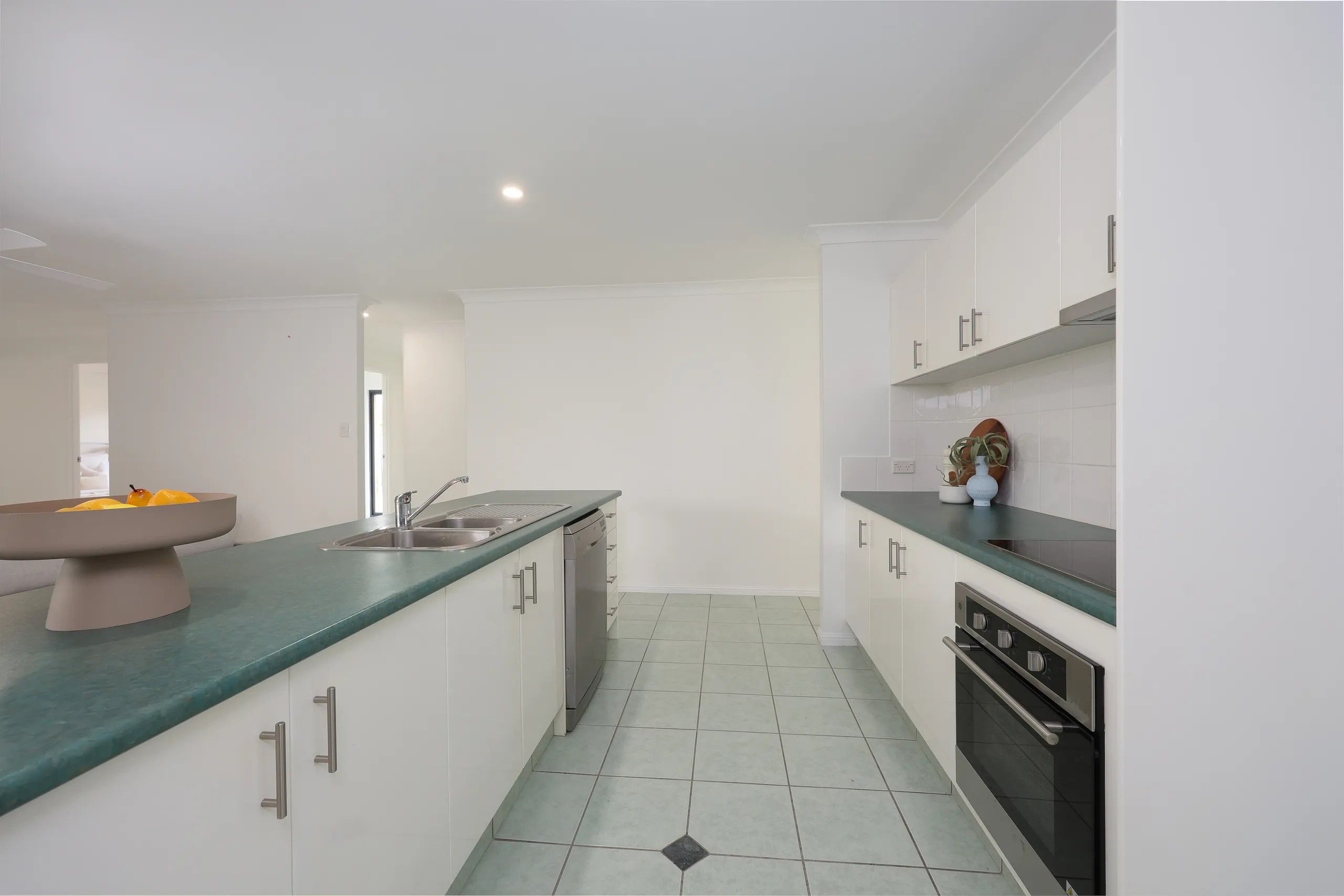 16 Fairbairn Court — photo 5 of 14