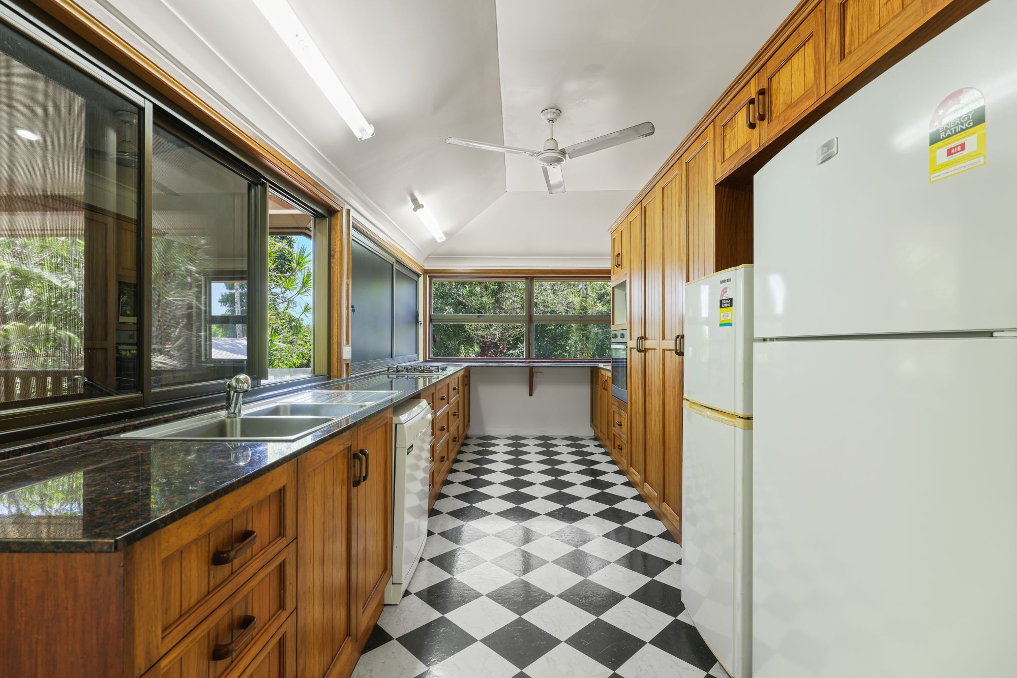 73 Coronation Drive — photo 6 of 27