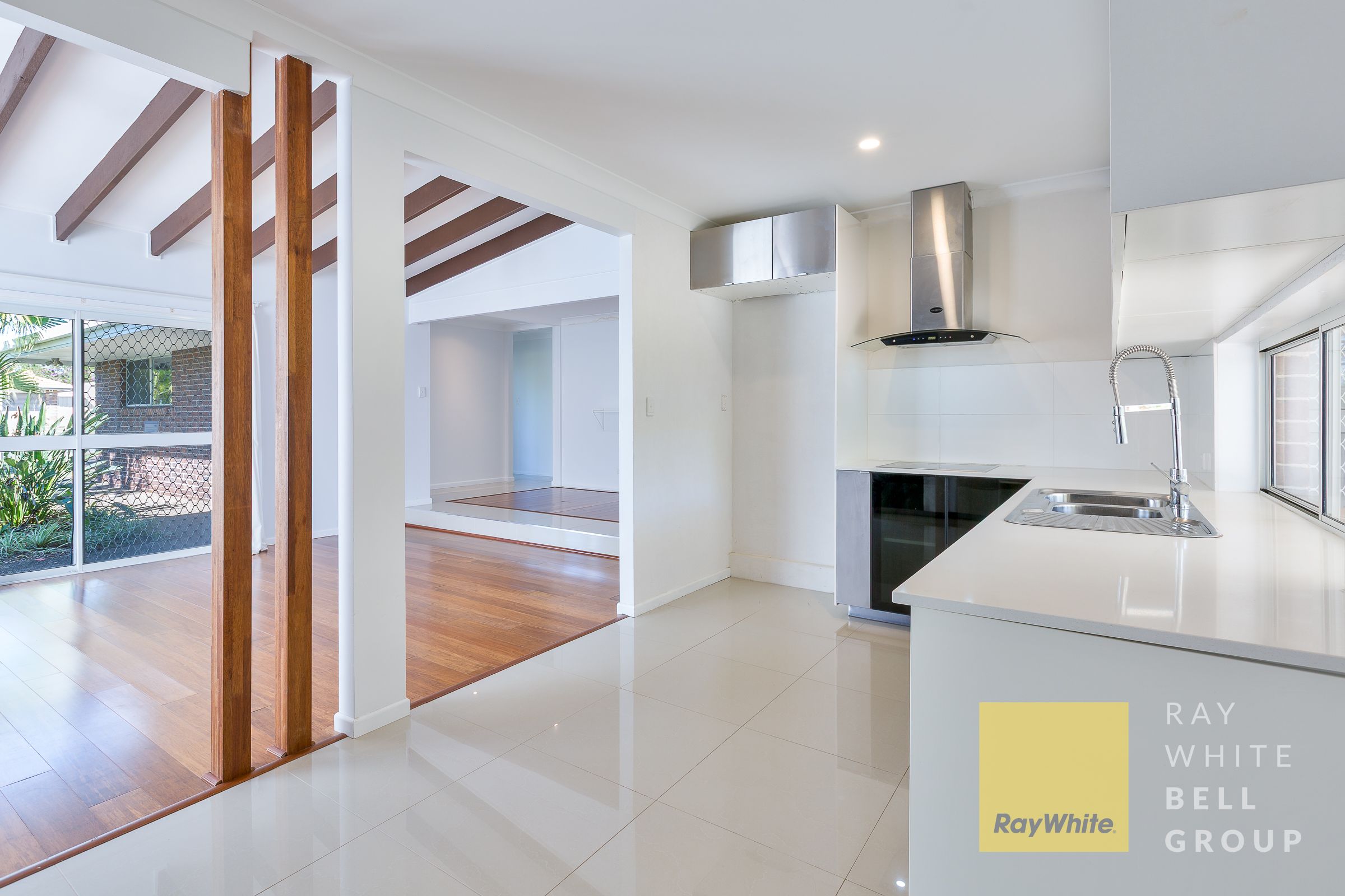 9 Essendon Close, Arundel QLD 4214