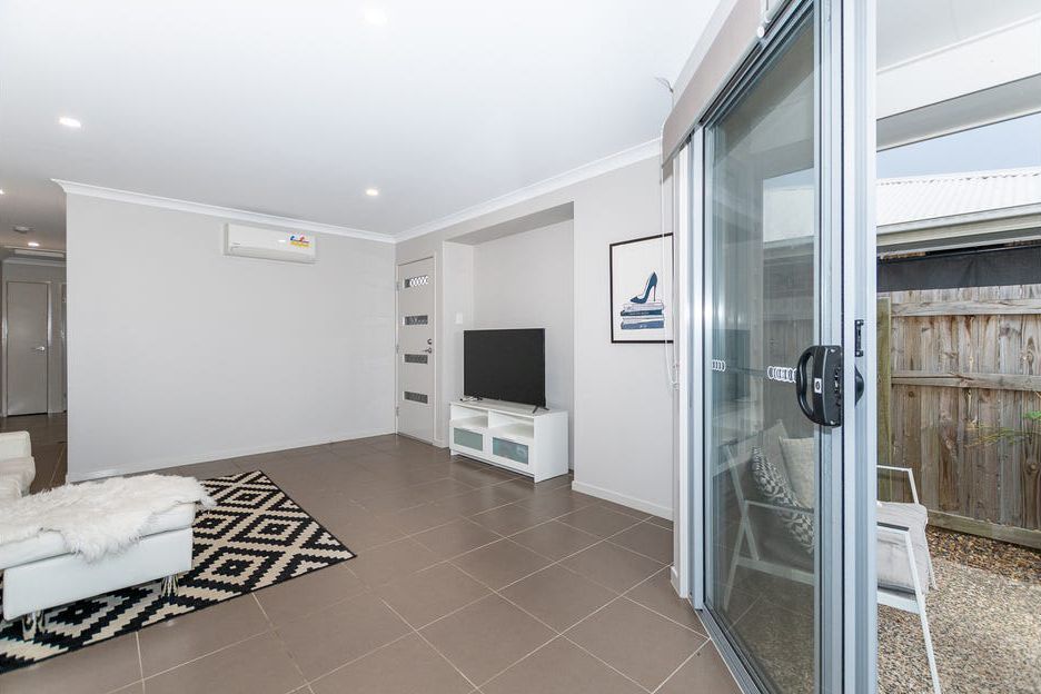 2/9 Ryrie Court, Park Ridge, QLD 4125