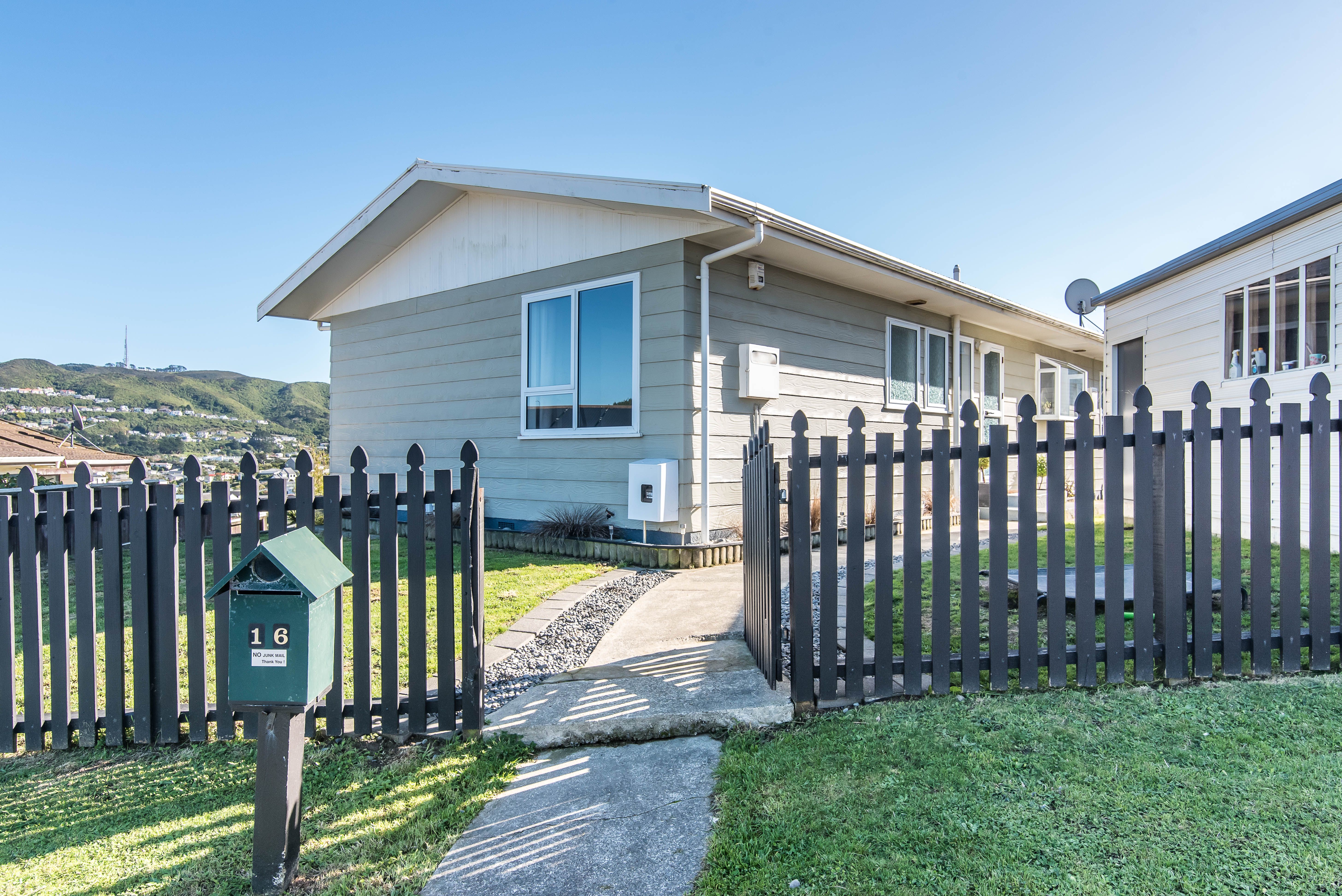 16 Evesham Place, Newlands, Wellington City