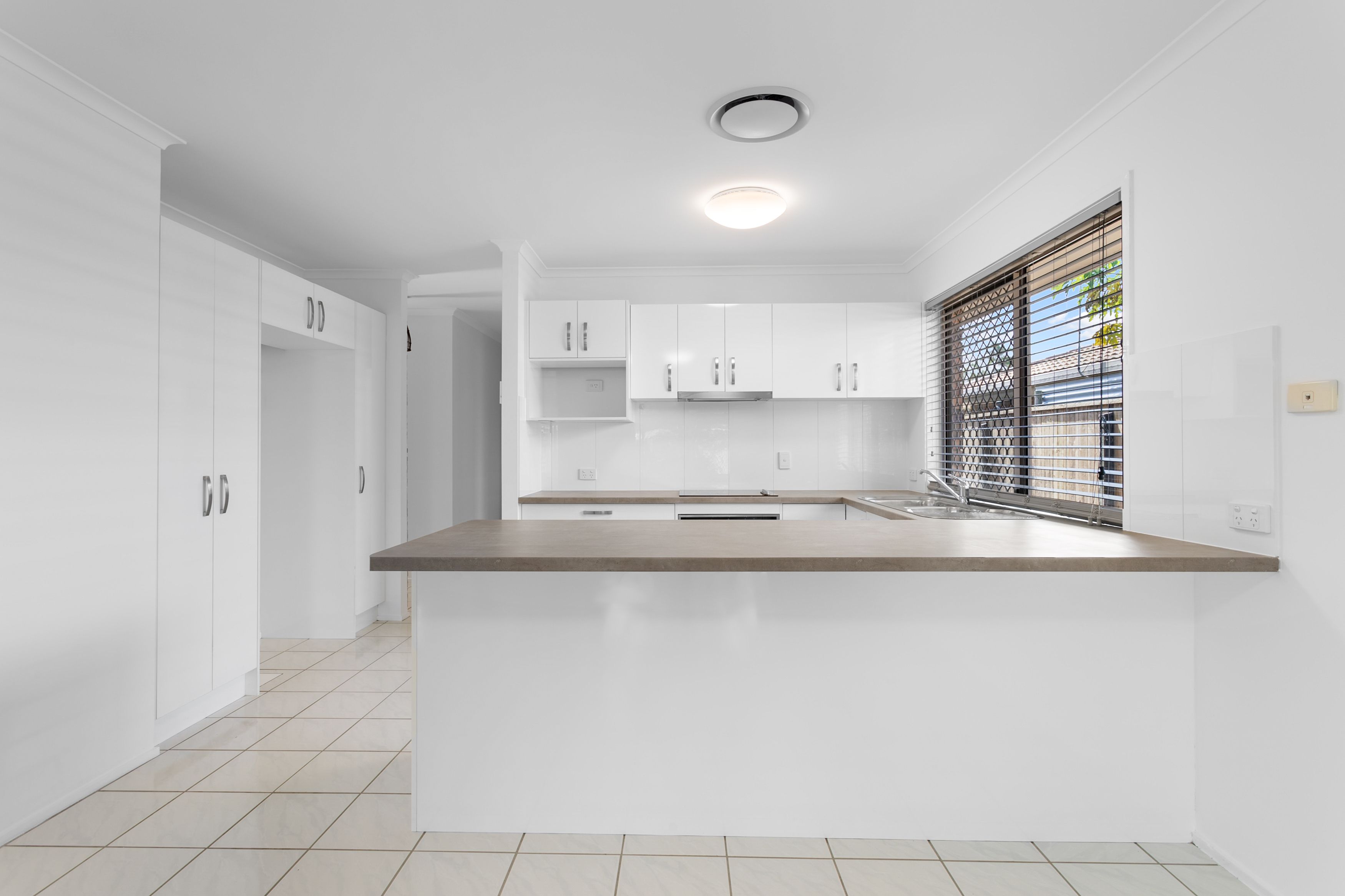 6 Linthaven Drive, Rothwell, QLD 4022