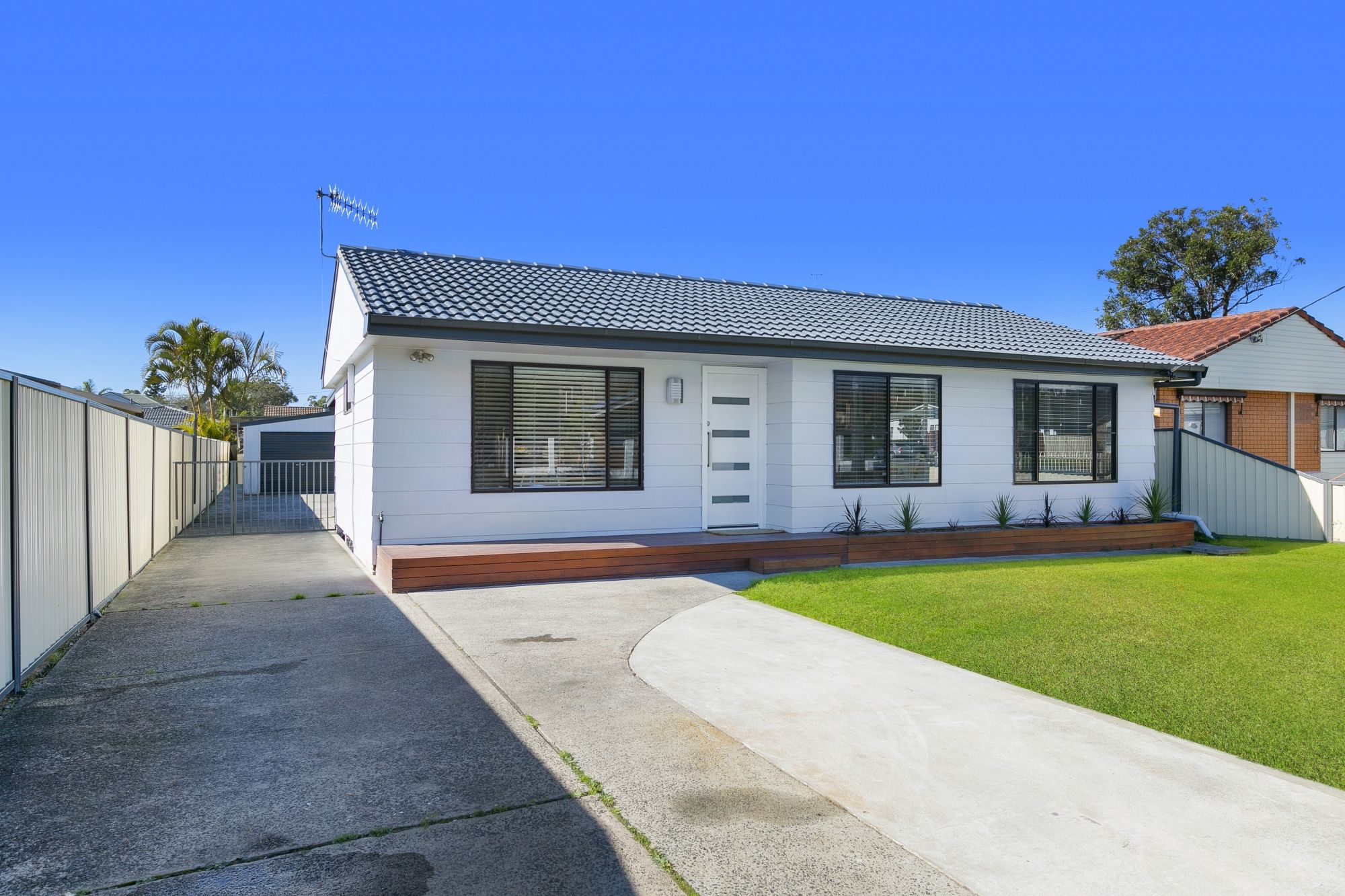 3 Clare Crescent, Berkeley Vale NSW 2261