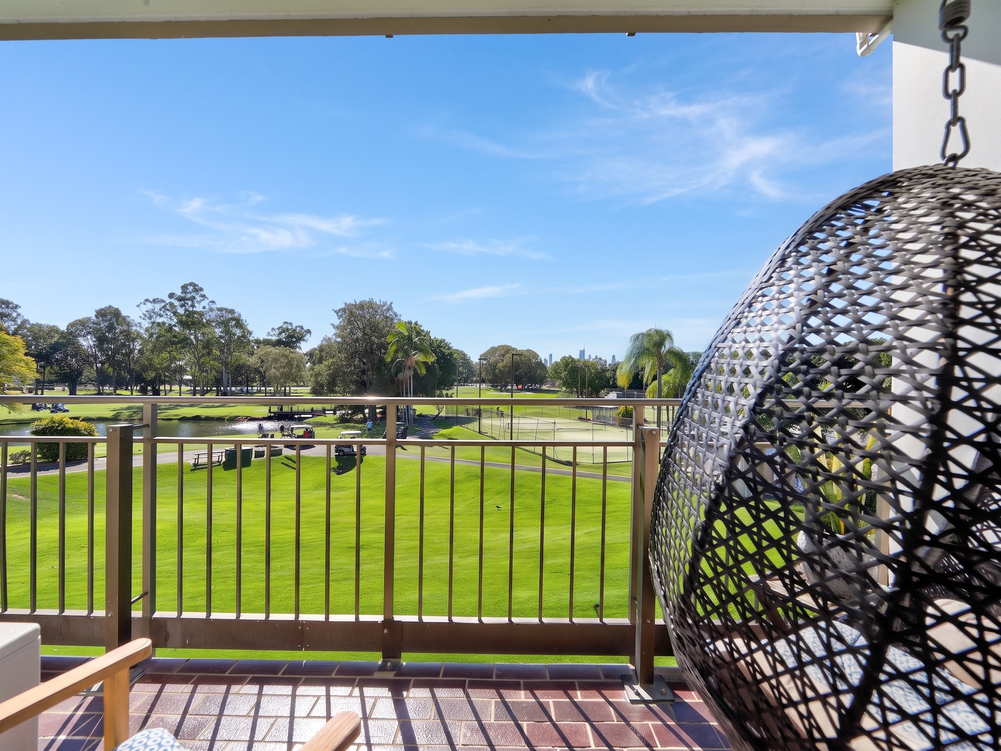 10/11 Fairway Drive, Clear Island Waters, QLD 4226